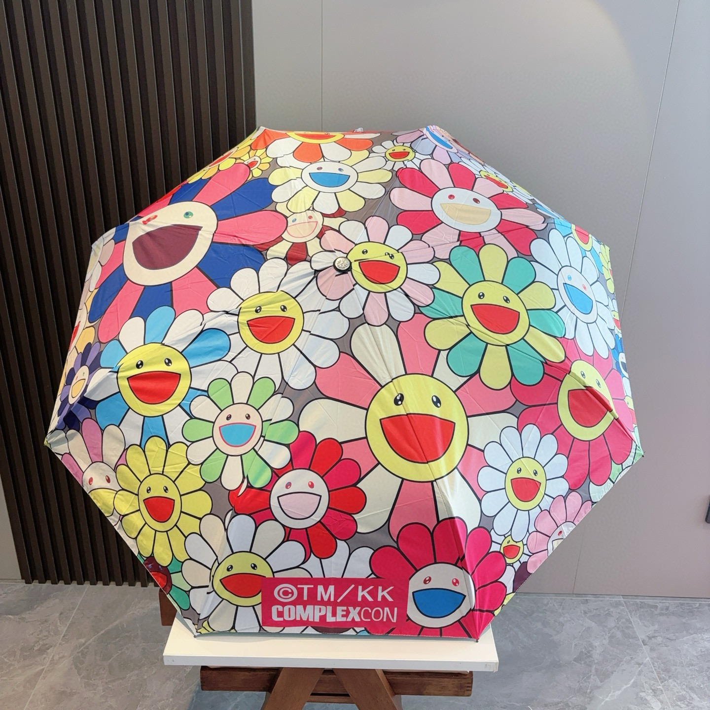潮牌村上隆 三折折叠自动晴雨伞 设计大方，风格高贵迷人、时尚 可爱又不失优雅