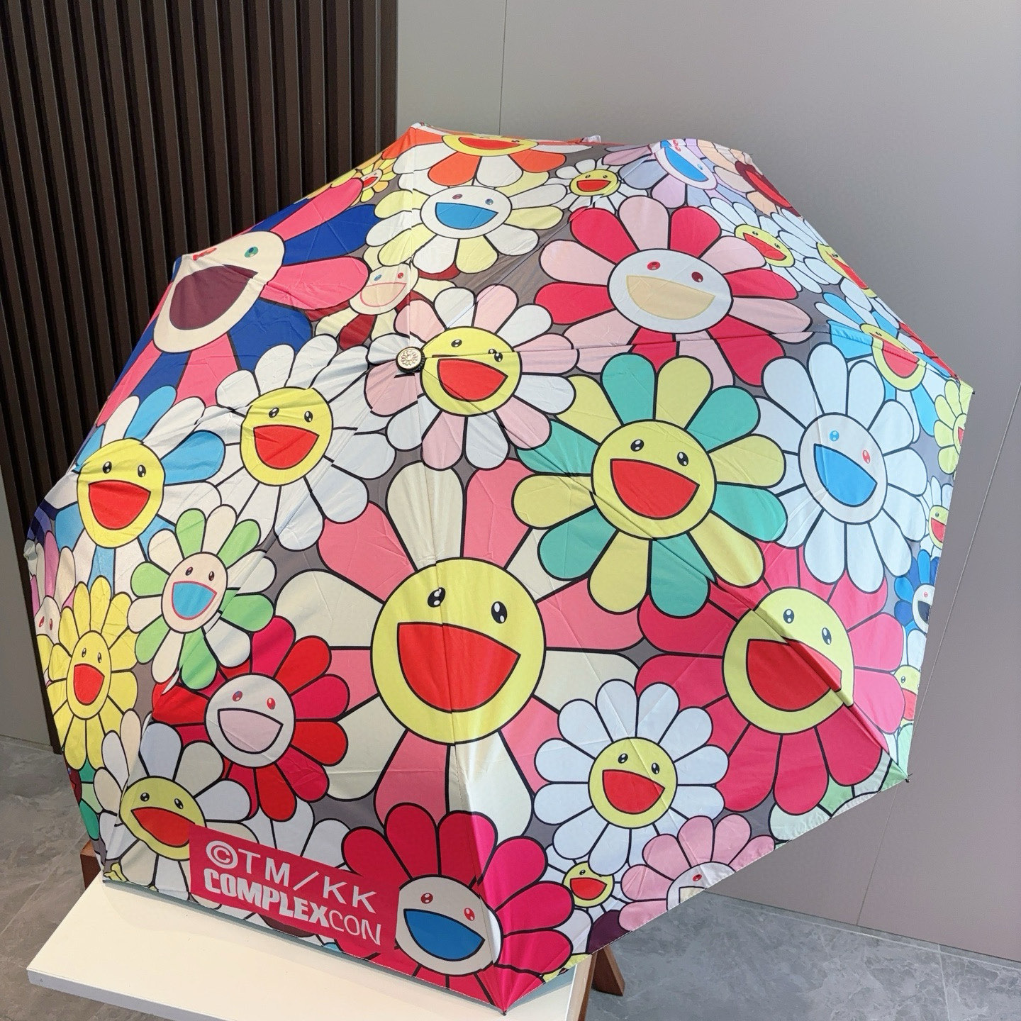 潮牌村上隆 三折折叠自动晴雨伞 设计大方，风格高贵迷人、时尚 可爱又不失优雅