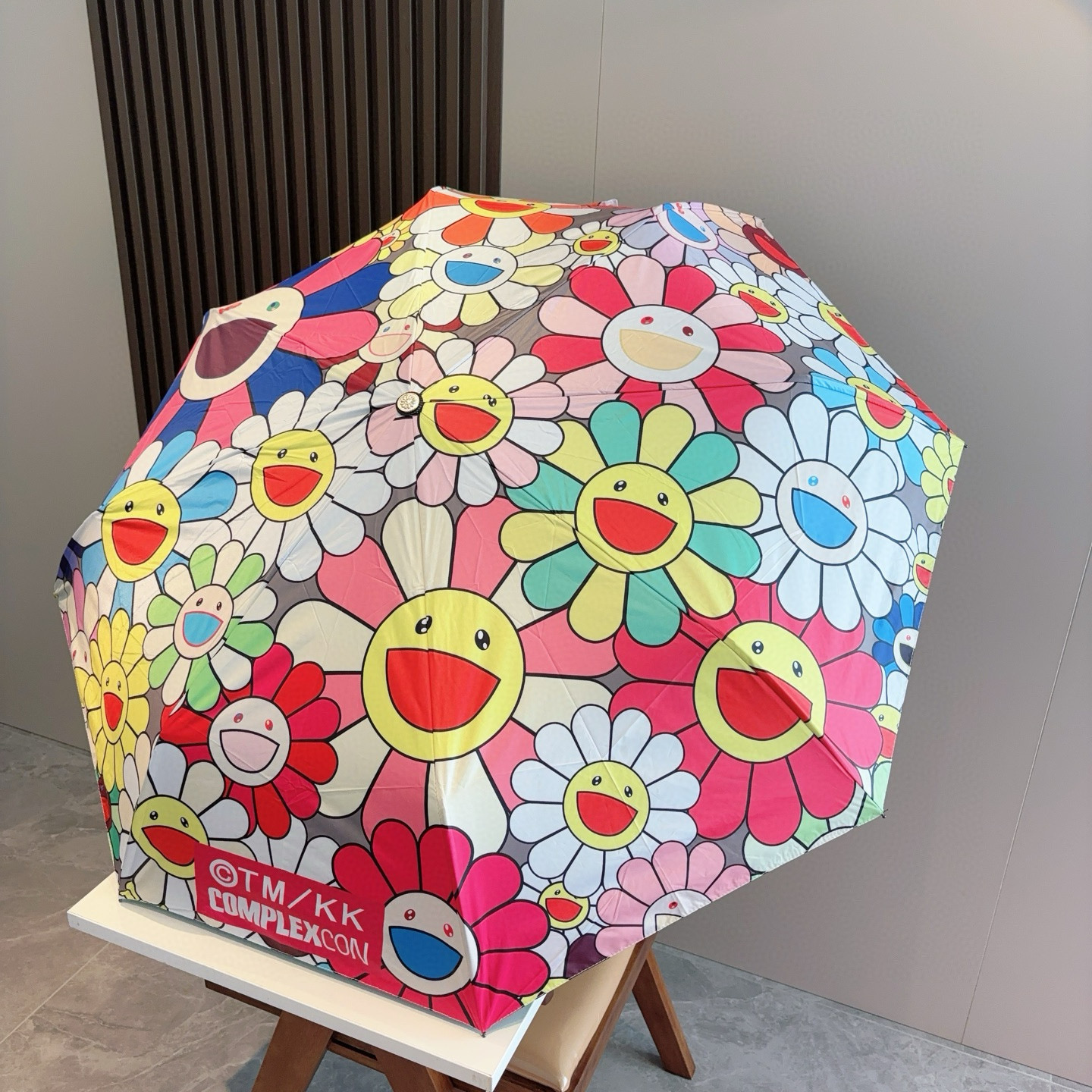 潮牌村上隆 三折折叠自动晴雨伞 设计大方，风格高贵迷人、时尚 可爱又不失优雅