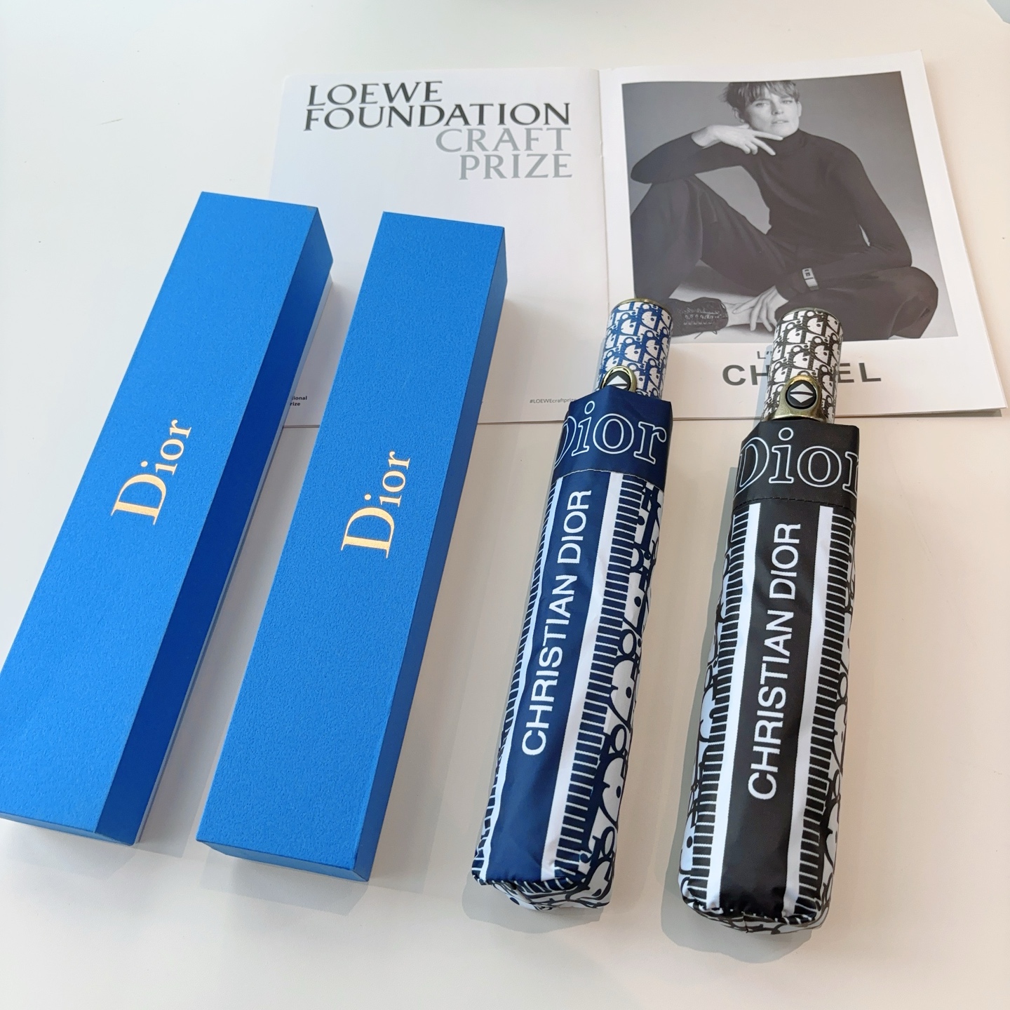  DIOR（迪奥） 三折自动折叠晴雨伞  时尚原单代工品质 细节精致 看得见的品质 打破一成不变 色泽纯