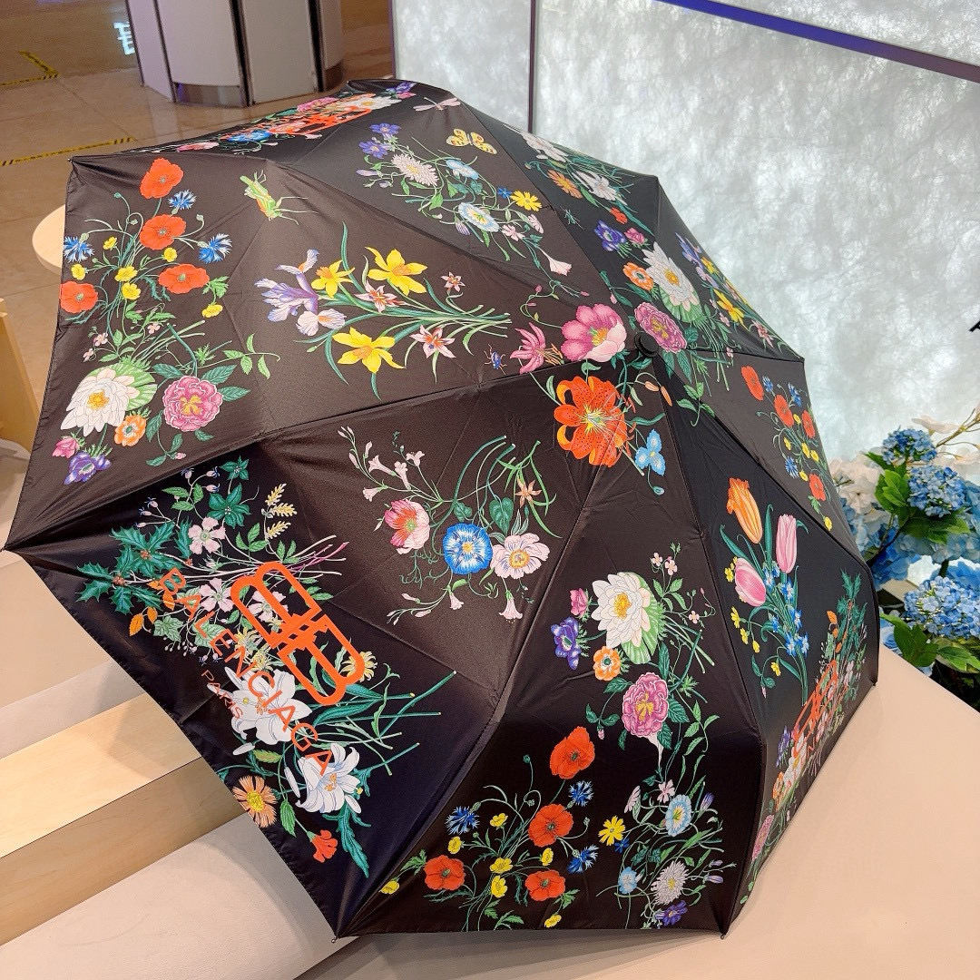  巴黎世家（Balenciaga） 新款三折自动折叠晴雨伞 火爆来袭 夏日里的小清新 高效阻隔紫外线涂层