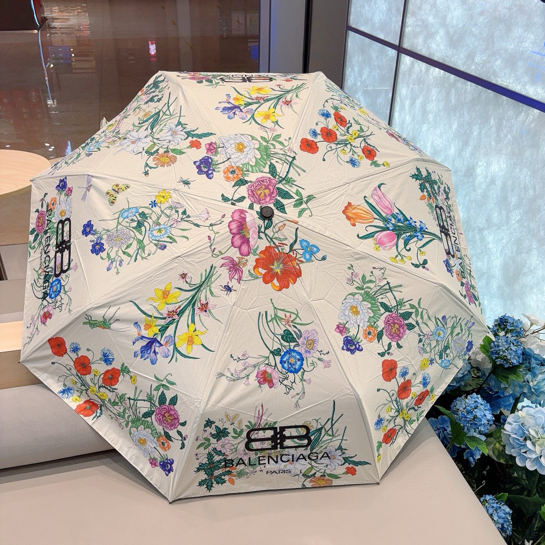  巴黎世家（Balenciaga） 新款三折自动折叠晴雨伞 火爆来袭 夏日里的小清新 高效阻隔紫外线涂层