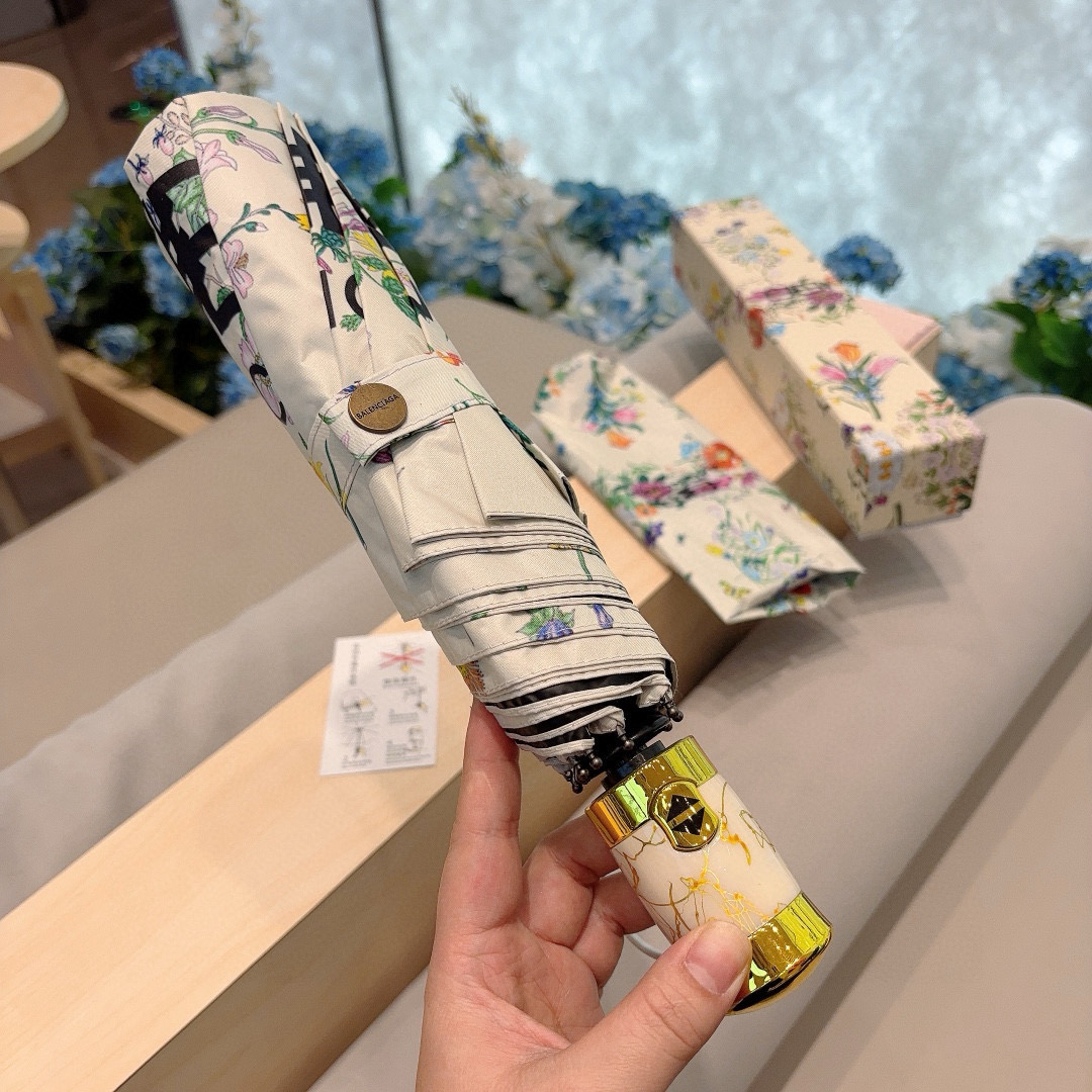  巴黎世家（Balenciaga） 新款三折自动折叠晴雨伞 火爆来袭 夏日里的小清新 高效阻隔紫外线涂层
