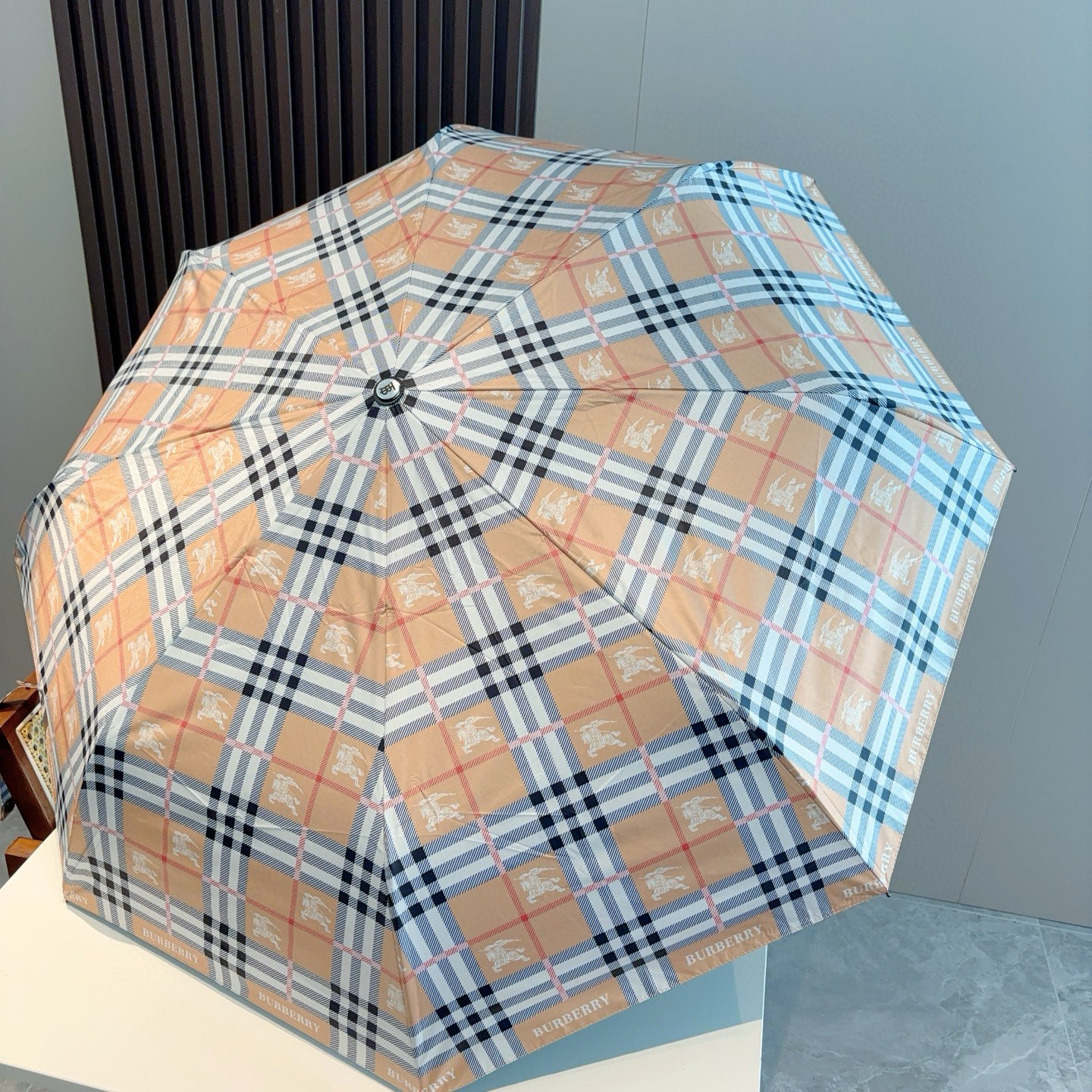  BURBERRY（巴宝莉） 三折自动折叠晴雨伞 年度巅峰之作 经典 高雅 时髦 这就是被称为英国BUR