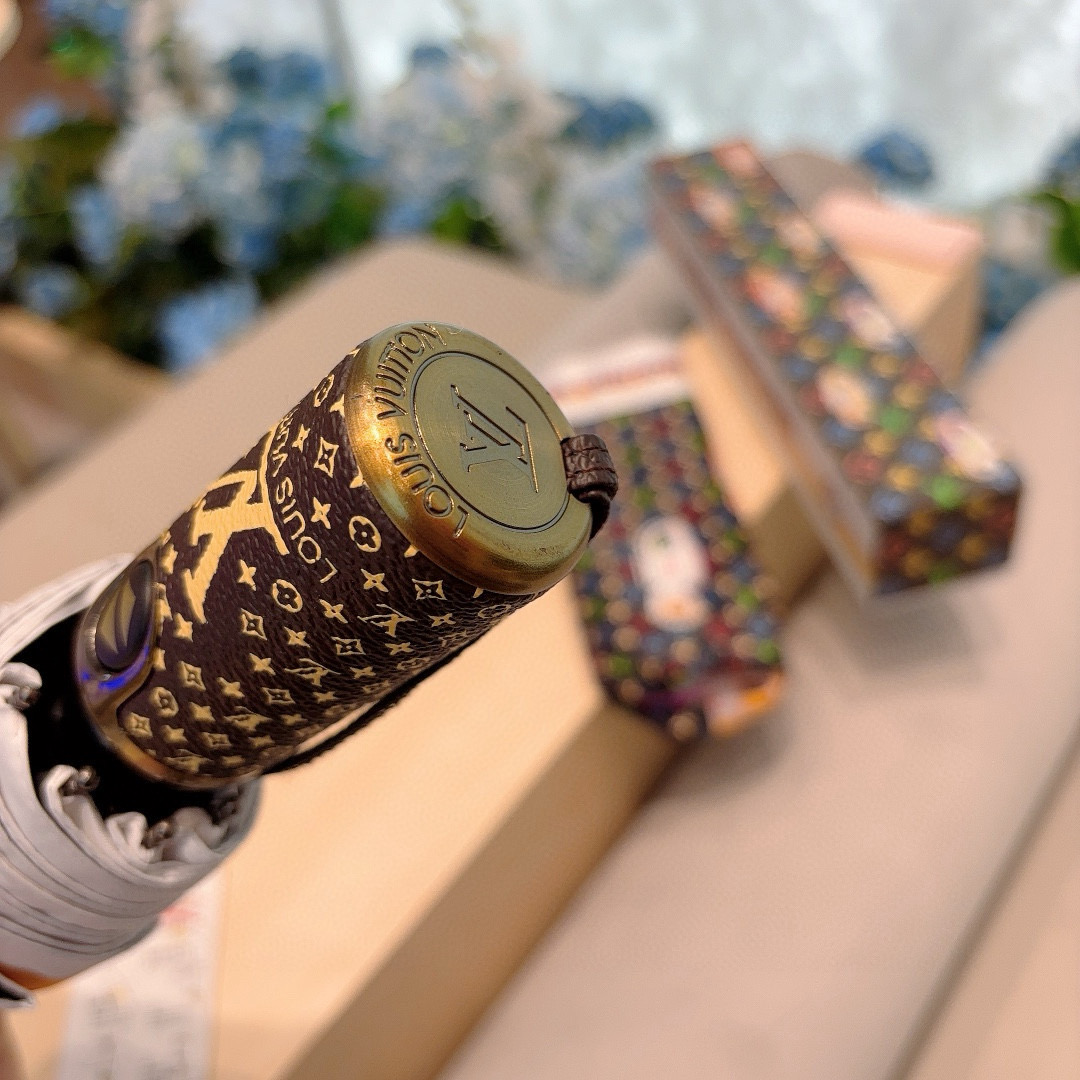  LOUIS VUITTON （路易威登）三折自动折叠晴雨伞 新涂层技术深色伞面 拥有令人惊喜的遮光效果