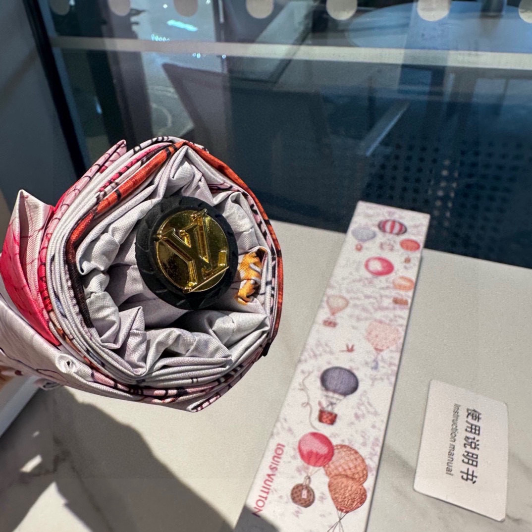  LOUIS VUITTON （路易威登）三折自动折叠晴雨伞 新涂层技术深色伞面 拥有令人惊喜的遮光效果