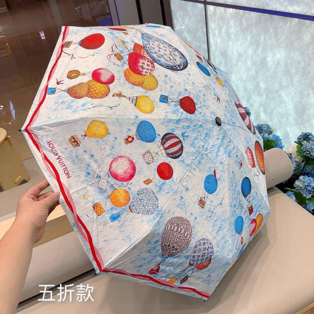  LOUIS VUITTON（路易威登）五折伞 热卖款 时尚指数爆表 不论晴天雨天使用都相得益彰 拥有它