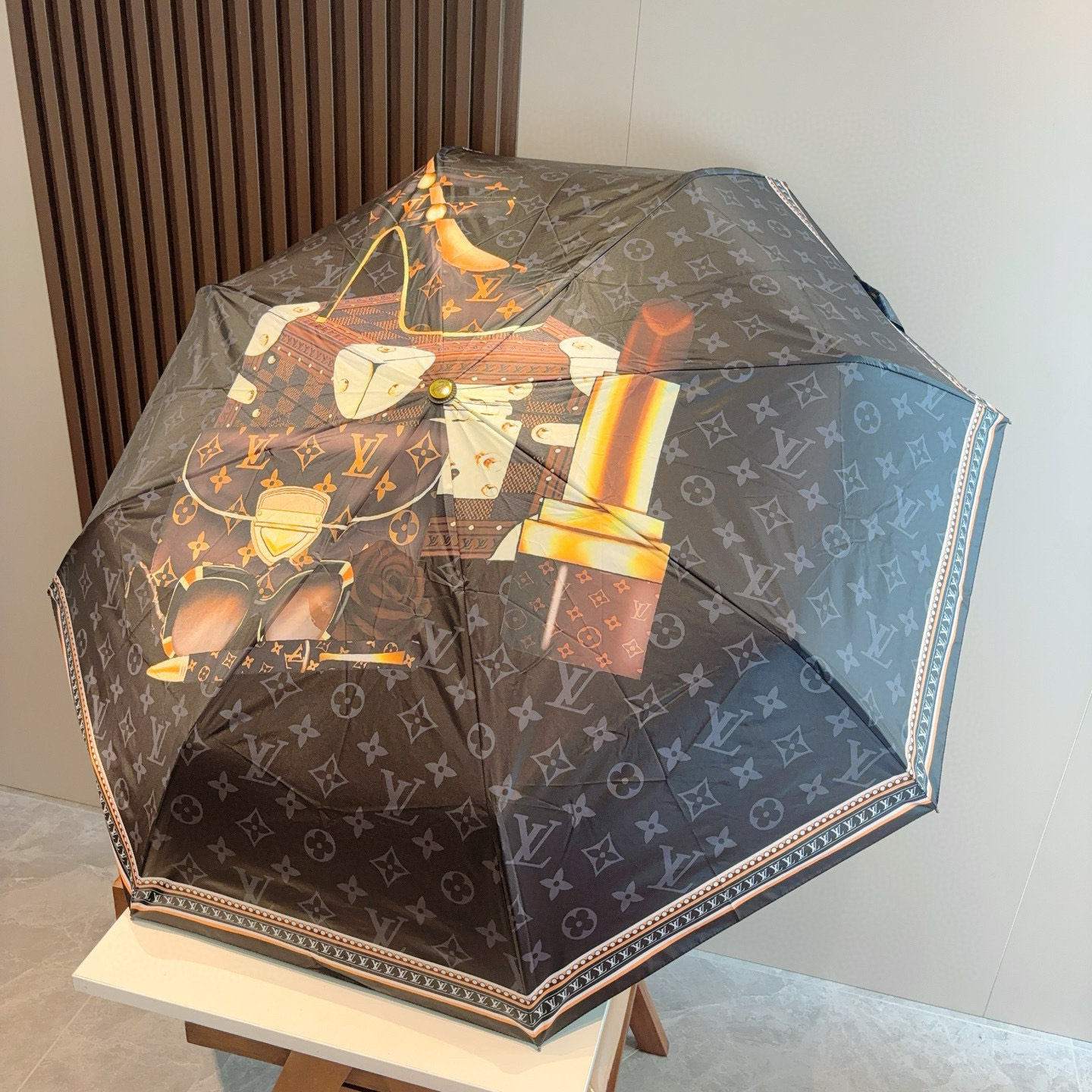  LOUIS VUITTON （路易威登）三折自动折叠晴雨伞 新涂层技术深色伞面 拥有令人惊喜的遮光效果