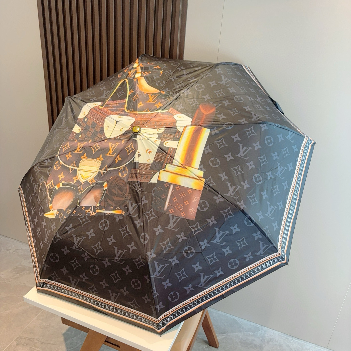  LOUIS VUITTON （路易威登）三折自动折叠晴雨伞 新涂层技术深色伞面 拥有令人惊喜的遮光效果