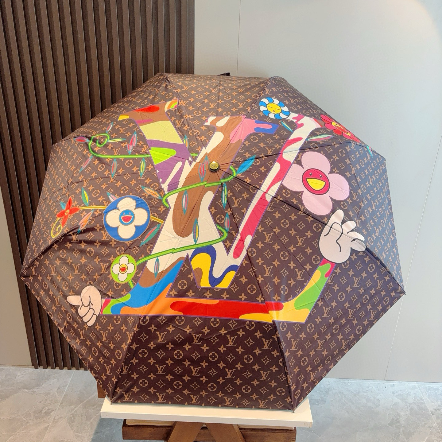  LOUIS VUITTON （路易威登）三折自动折叠晴雨伞 新涂层技术深色伞面 拥有令人惊喜的遮光效果