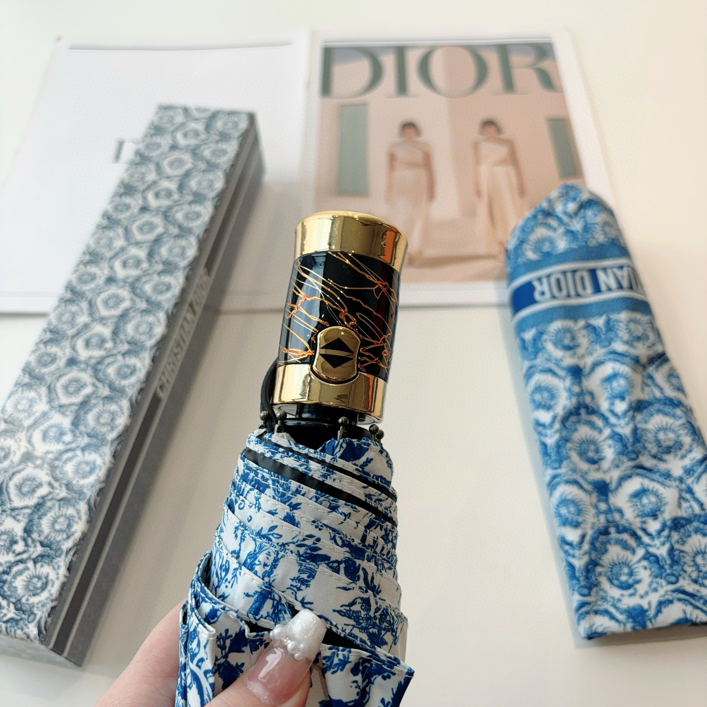  DIOR（迪奥）三折自动折叠晴雨伞  时尚原单代工品质 细节精致 看得见的品质 打破一成不变 色泽纯正