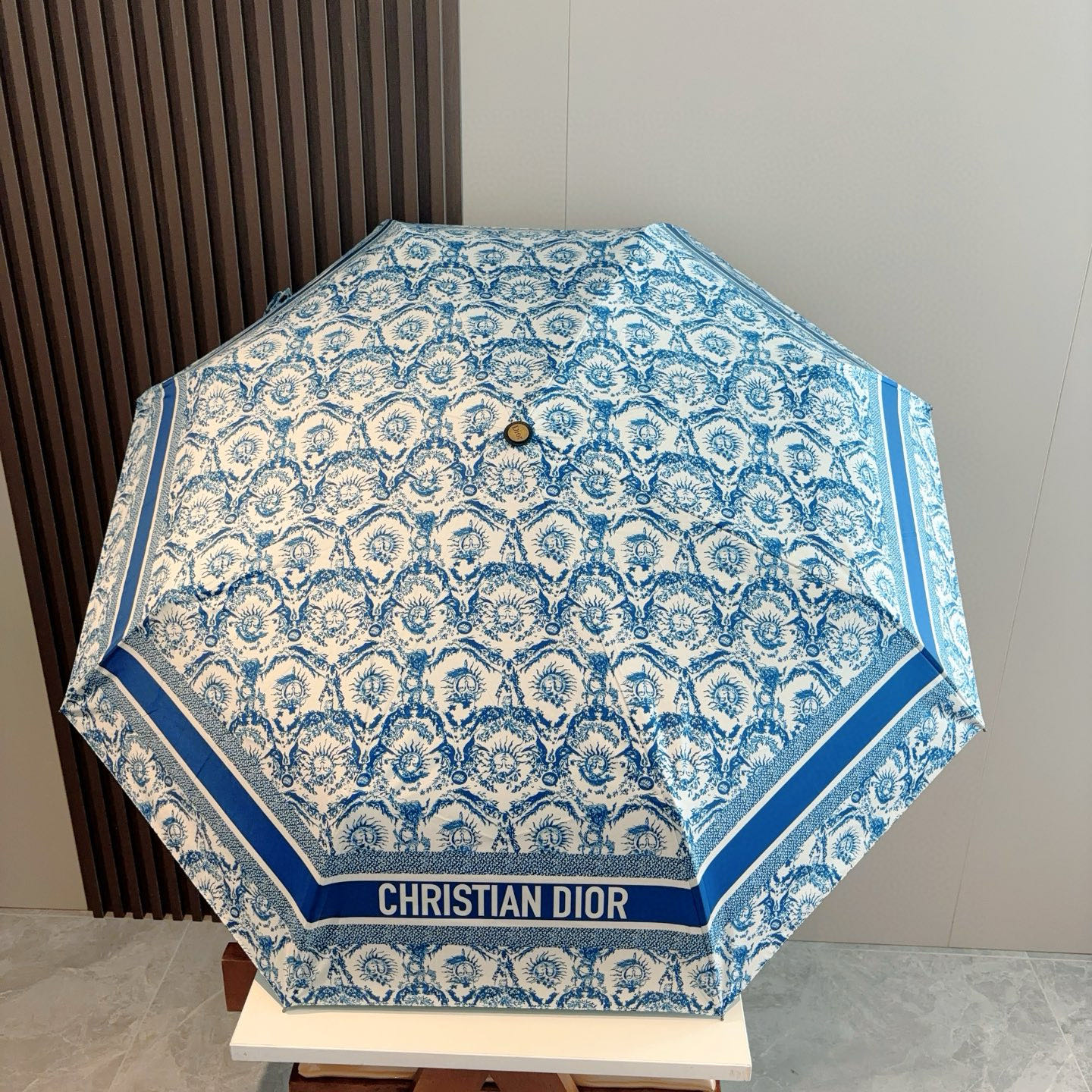  DIOR（迪奥）三折自动折叠晴雨伞  时尚原单代工品质 细节精致 看得见的品质 打破一成不变 色泽纯正