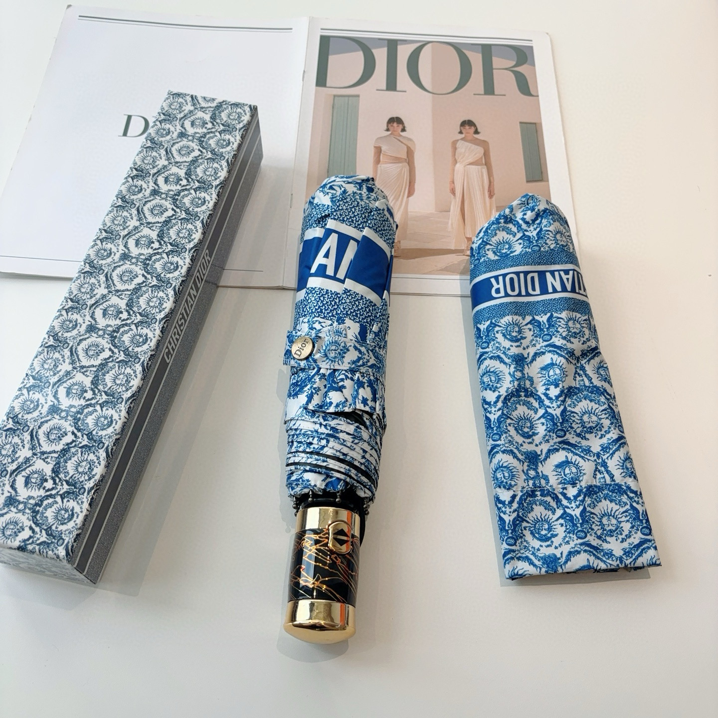  DIOR（迪奥）三折自动折叠晴雨伞  时尚原单代工品质 细节精致 看得见的品质 打破一成不变 色泽纯正
