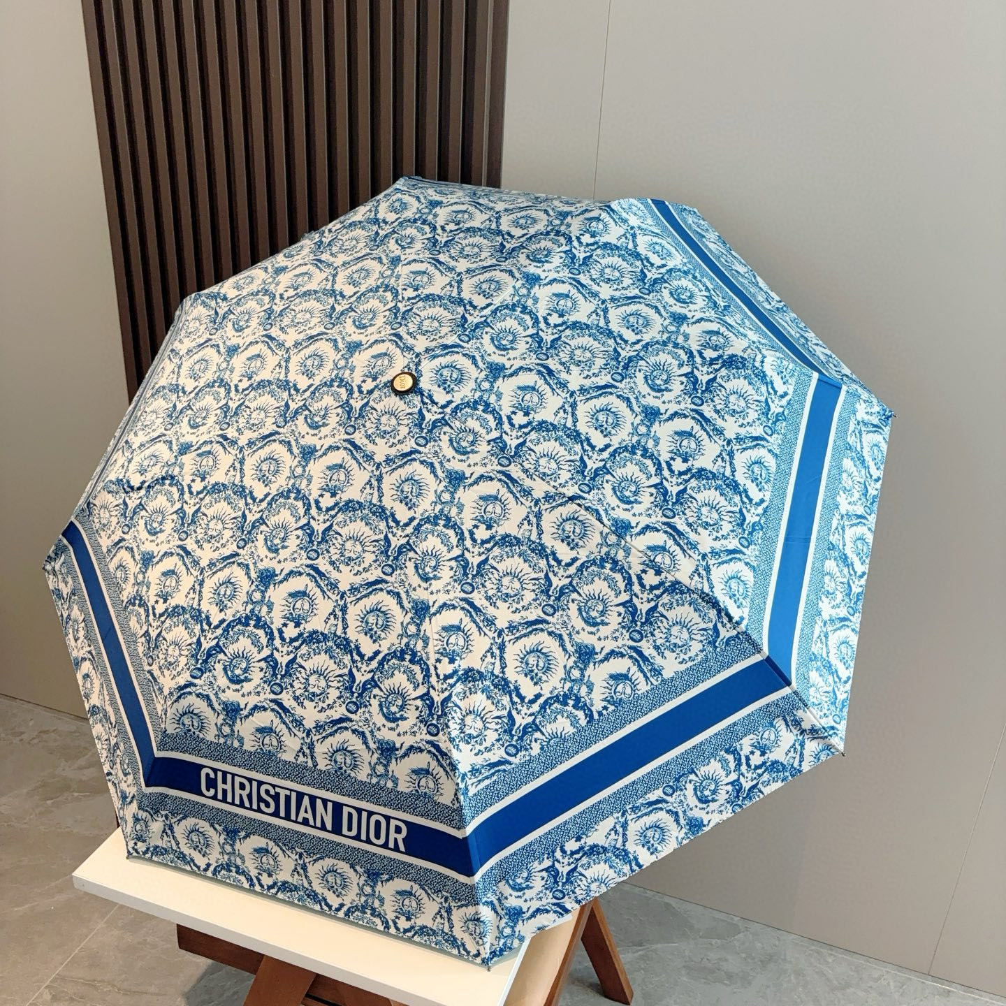  DIOR（迪奥）三折自动折叠晴雨伞  时尚原单代工品质 细节精致 看得见的品质 打破一成不变 色泽纯正