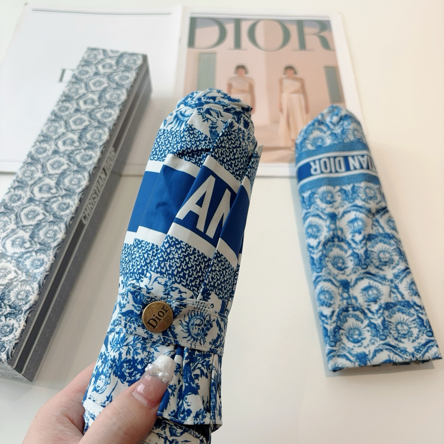  DIOR（迪奥）三折自动折叠晴雨伞  时尚原单代工品质 细节精致 看得见的品质 打破一成不变 色泽纯正