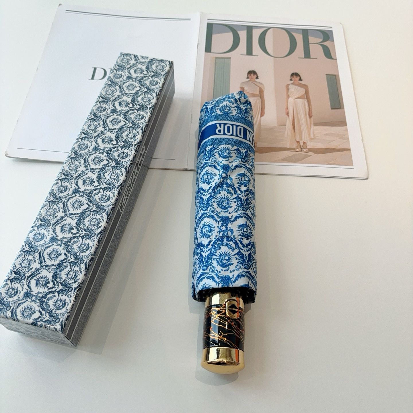  DIOR（迪奥）三折自动折叠晴雨伞  时尚原单代工品质 细节精致 看得见的品质 打破一成不变 色泽纯正