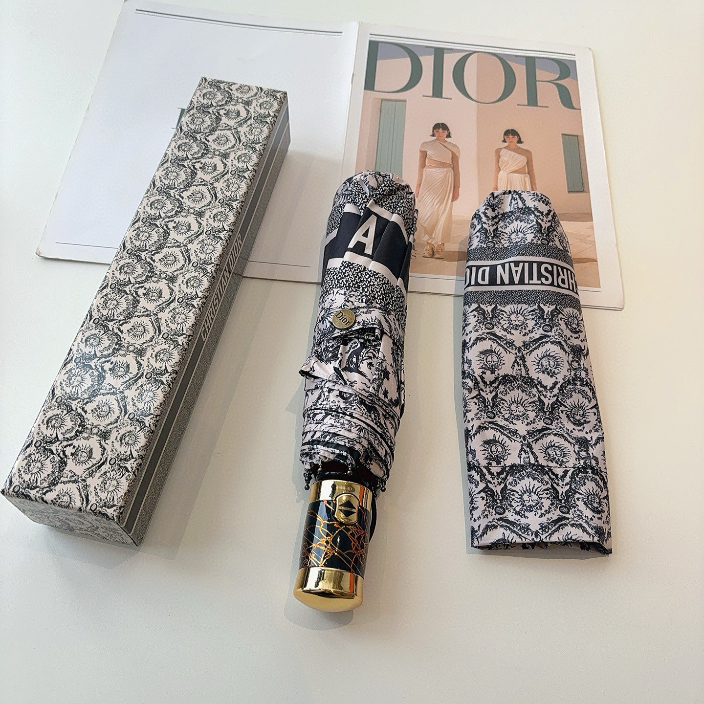  DIOR（迪奥）三折自动折叠晴雨伞  时尚原单代工品质 细节精致 看得见的品质 打破一成不变 色泽纯正