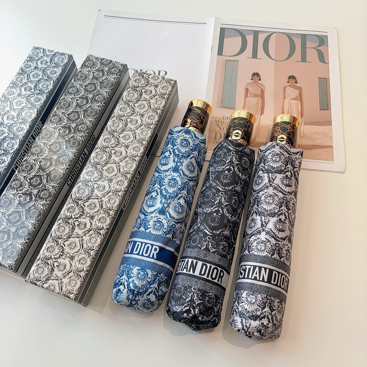  DIOR（迪奥）三折自动折叠晴雨伞  时尚原单代工品质 细节精致 看得见的品质 打破一成不变 色泽纯正