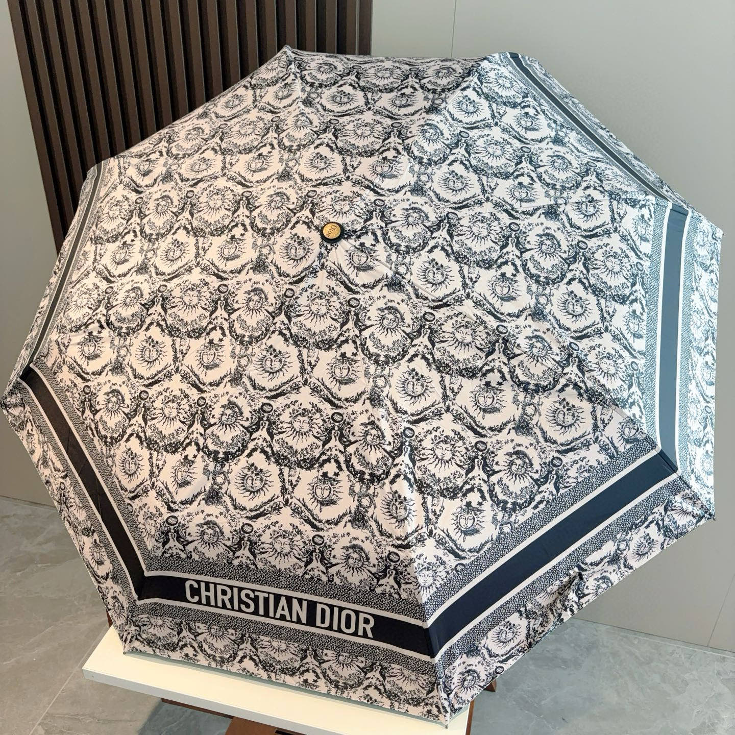 DIOR（迪奥）三折自动折叠晴雨伞  时尚原单代工品质 细节精致 看得见的品质 打破一成不变 色泽纯正