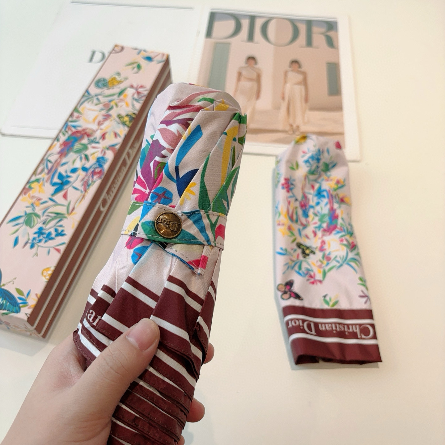  DIOR（迪奥）三折自动折叠晴雨伞  时尚原单代工品质 细节精致 看得见的品质 打破一成不变 色泽纯正