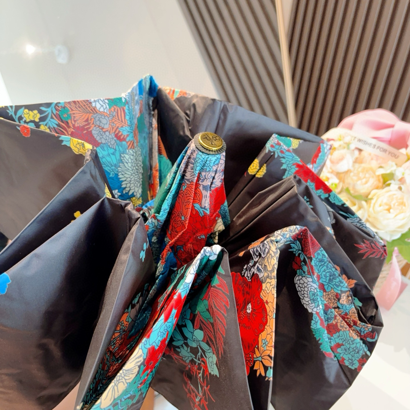 爱马仕（Hermès）   新款 极品H家三折自动伞重磅呈现 以其精湛的工艺技术和源源不断的想像力 新涂