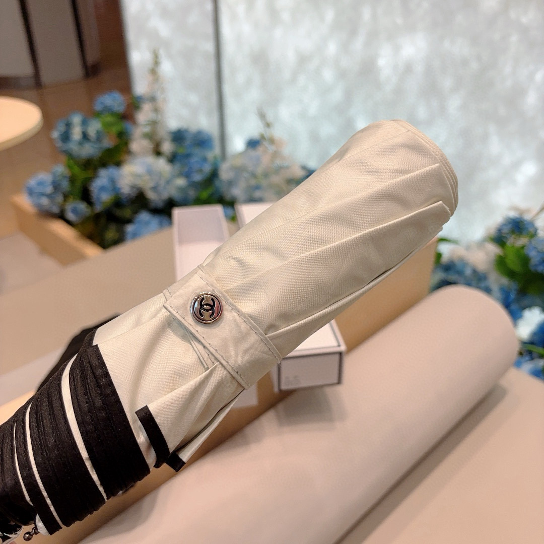  CHANEL（香奈儿）新款纯色包边 三折自动折叠晴雨伞 做工精细 气质 时尚 炒鸡好看！防紫外线 人手