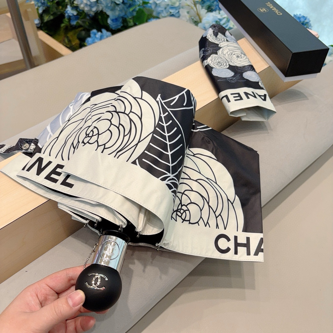  CHANEL（香奈儿）新款纯色包边 三折自动折叠晴雨伞 做工精细 气质 时尚 炒鸡好看！防紫外线 人手