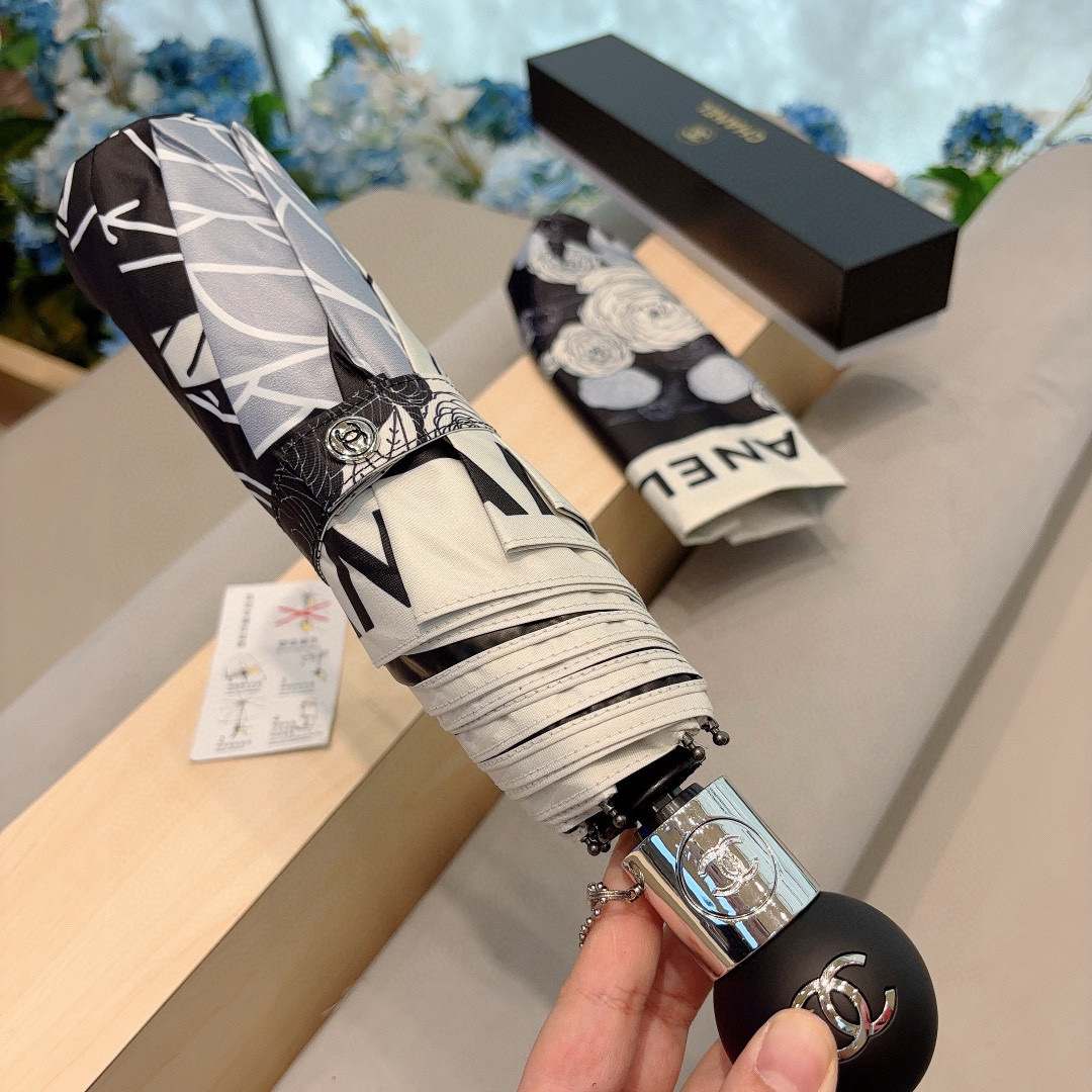  CHANEL（香奈儿）新款纯色包边 三折自动折叠晴雨伞 做工精细 气质 时尚 炒鸡好看！防紫外线 人手