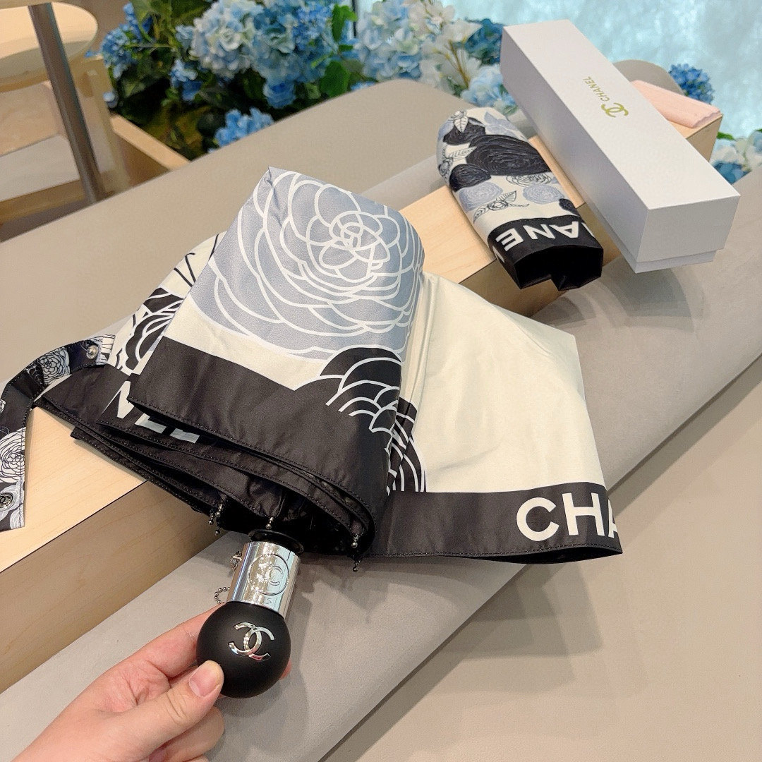  CHANEL（香奈儿）新款纯色包边 三折自动折叠晴雨伞 做工精细 气质 时尚 炒鸡好看！防紫外线 人手