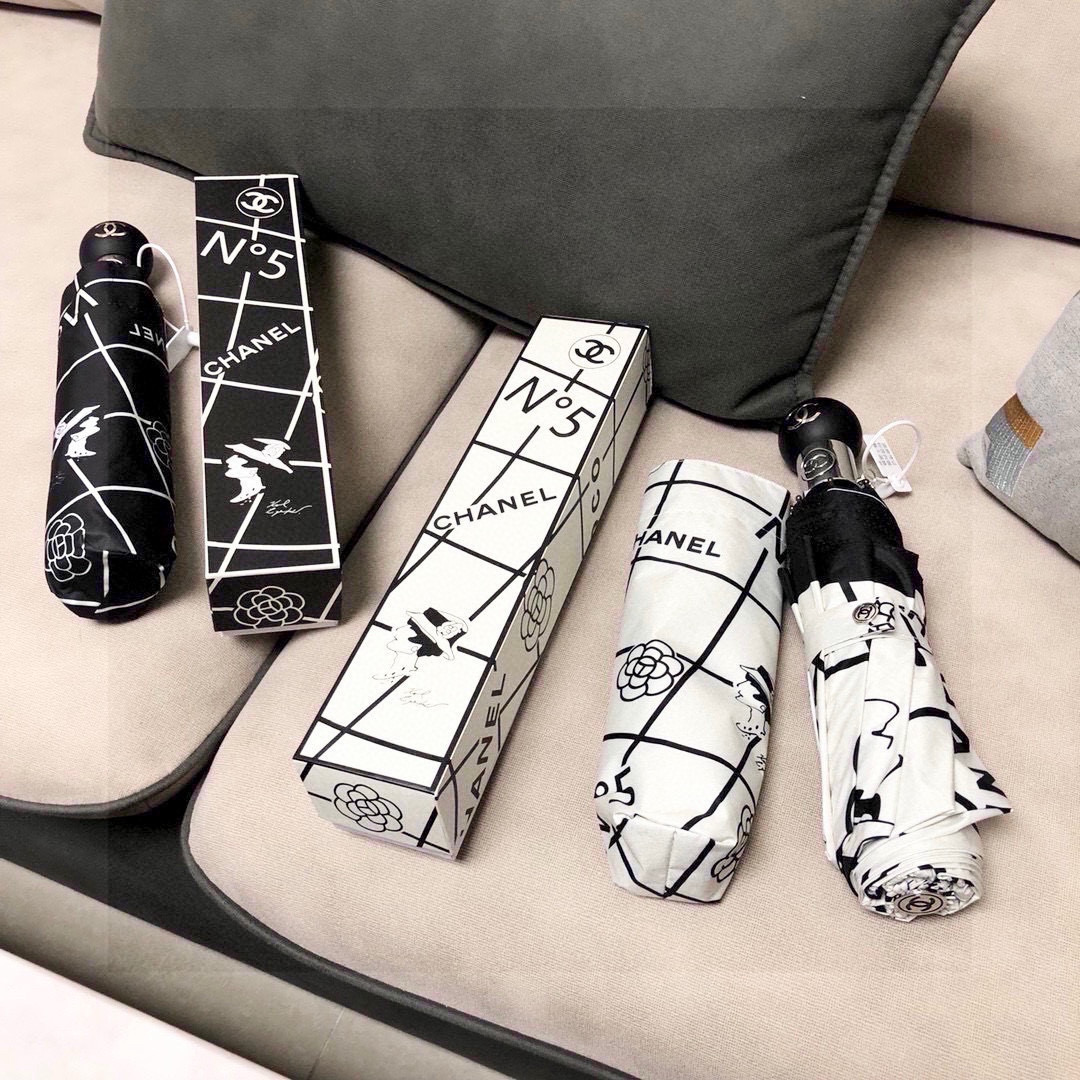  CHANEL（香奈儿）新款 三折自动折叠晴雨伞 做工精细 气质 时尚 炒鸡好看！防紫外线 人手必备 ！