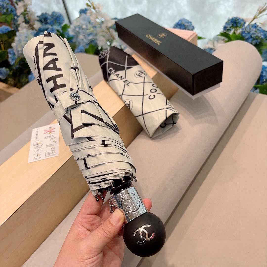  CHANEL（香奈儿）新款 三折自动折叠晴雨伞 做工精细 气质 时尚 炒鸡好看！防紫外线 人手必备 ！