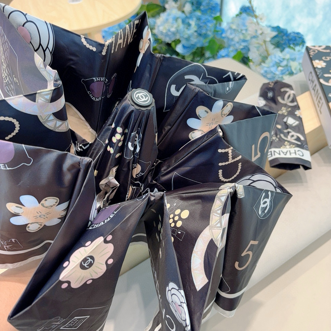  CHANEL（香奈儿）新款 三折自动折叠晴雨伞 做工精细 气质 时尚 炒鸡好看！防紫外线 人手必备 ！