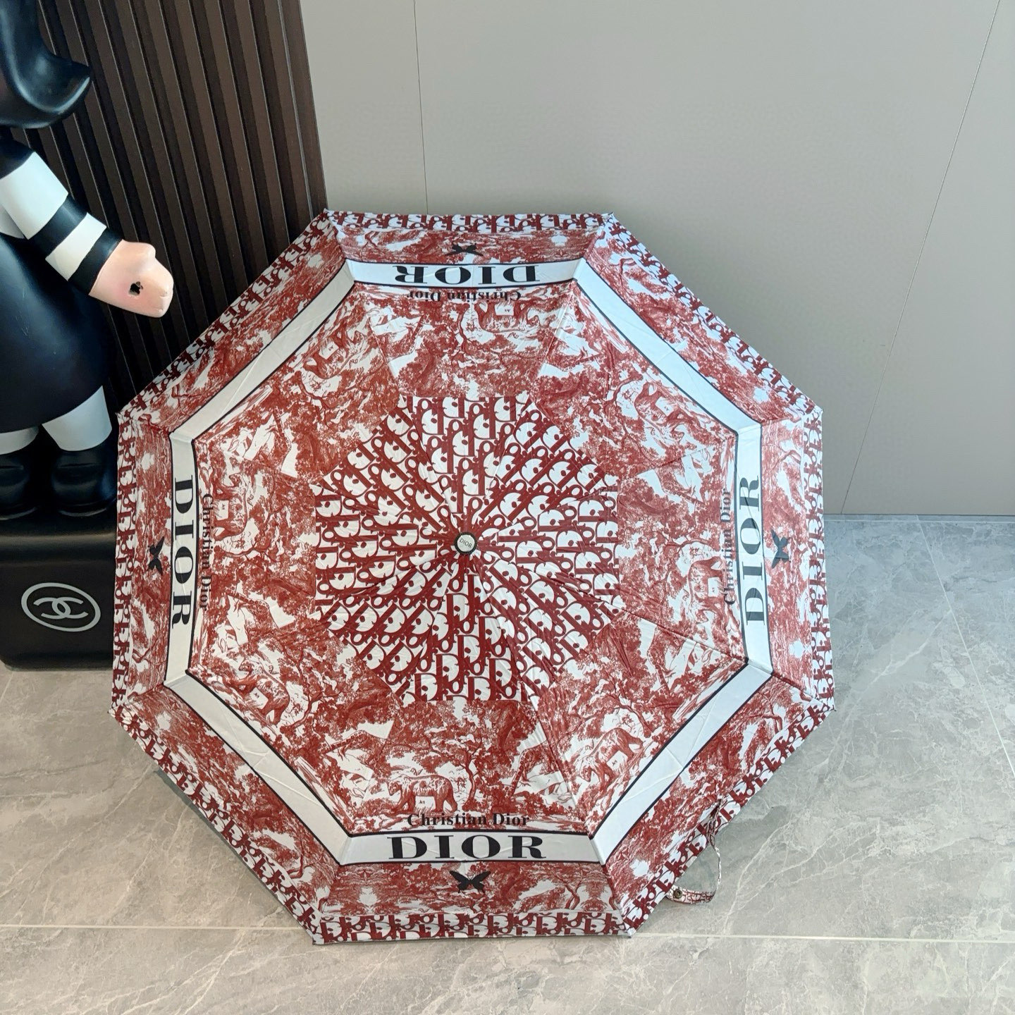  DIOR （迪奥） 五折手开折叠伞 超轻口袋 仅18cm  热卖款 时尚指数爆表 无论晴天雨天使用都相