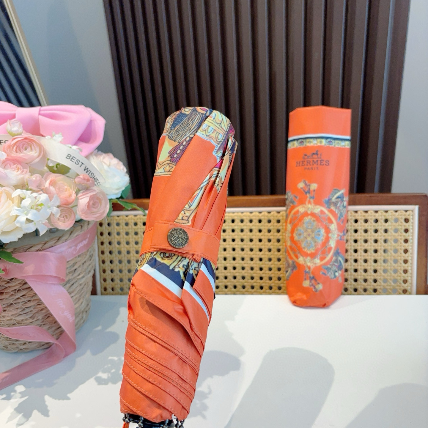 爱马仕（Hermès）   新款 极品H家三折自动伞重磅呈现 以其精湛的工艺技术和源源不断的想像力 新涂