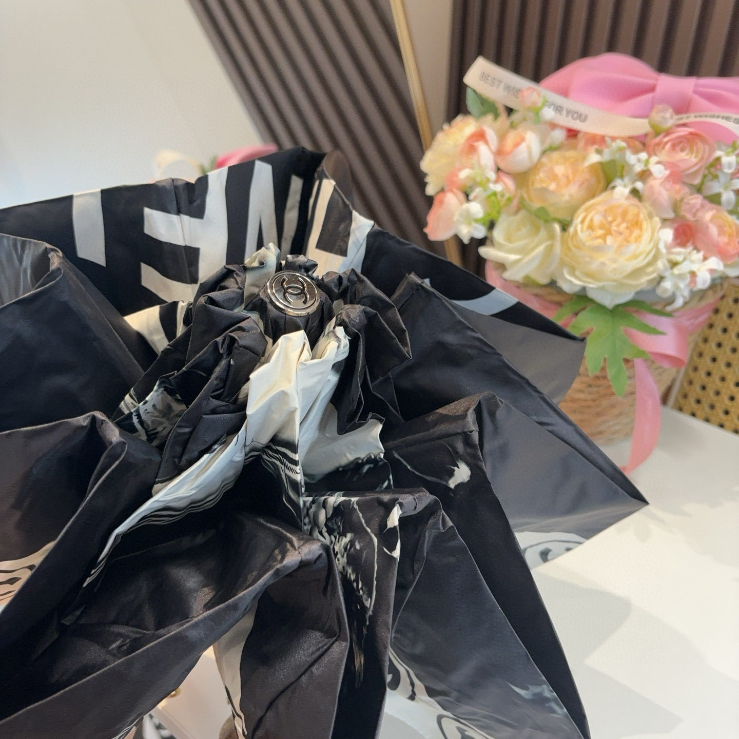  CHANEL（香奈儿）五折手动折叠晴雨伞 选用台湾进口UV防紫外线伞布 原单代工级品质  🌹