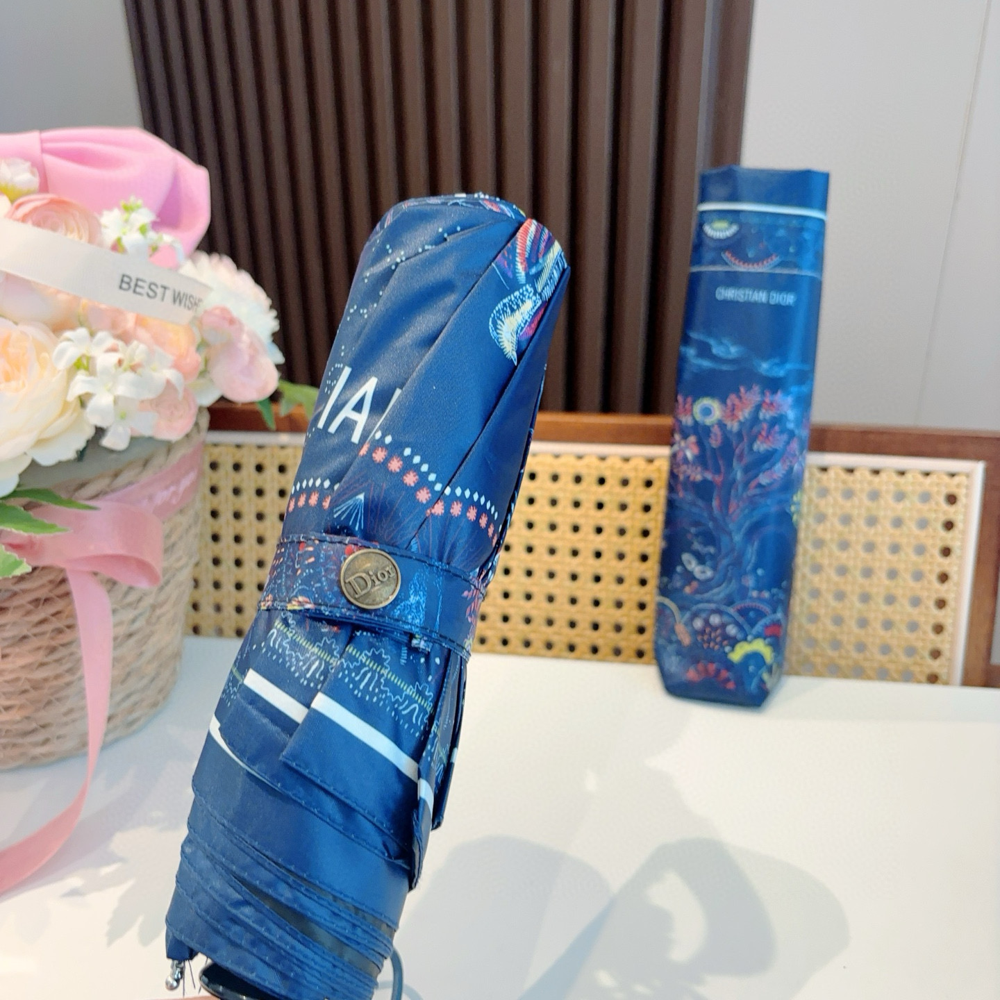  DIOR（迪奥）新款  三折自动折叠晴雨伞  时尚原单代工品质 细节精致 看得见的品质 打破一成不变 