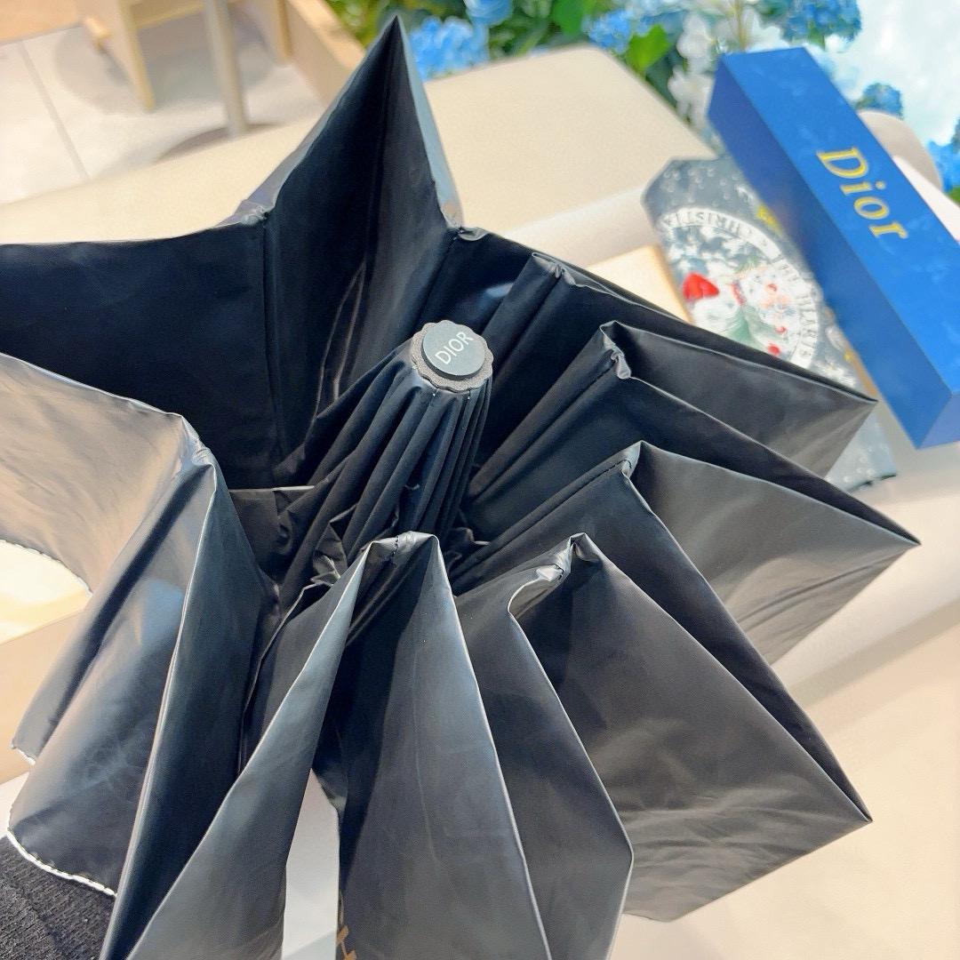  DIOR（迪奥）新款  三折自动折叠晴雨伞  时尚原单代工品质 细节精致 看得见的品质 打破一成不变 