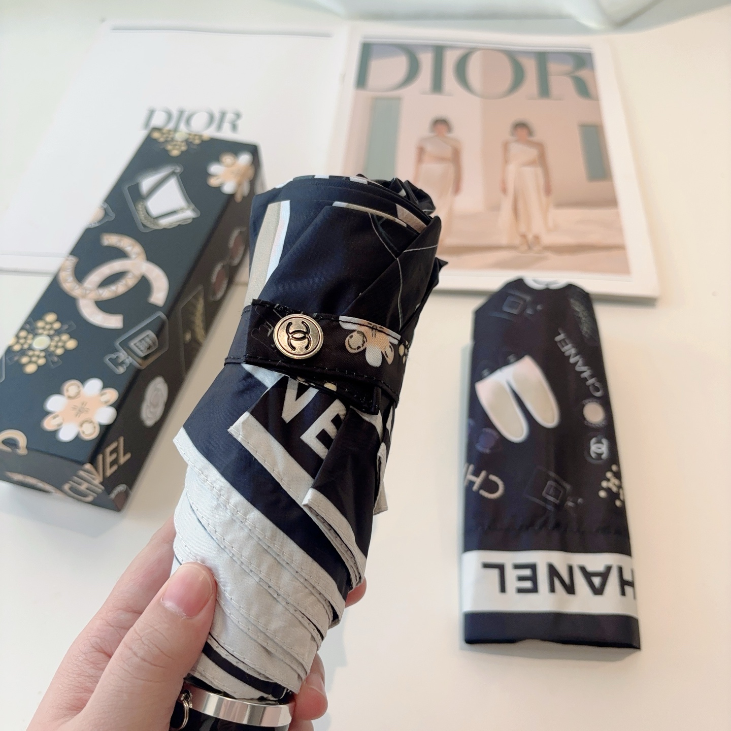  CHANEL（香奈儿）五折手动折叠晴雨伞 选用台湾进口UV防紫外线伞布 原单代工级品质  🌹