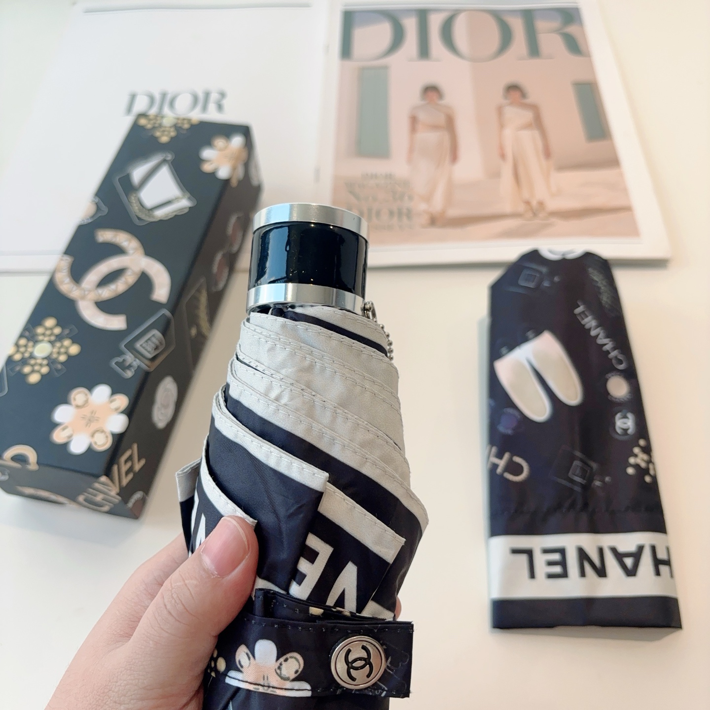  CHANEL（香奈儿）五折手动折叠晴雨伞 选用台湾进口UV防紫外线伞布 原单代工级品质  🌹