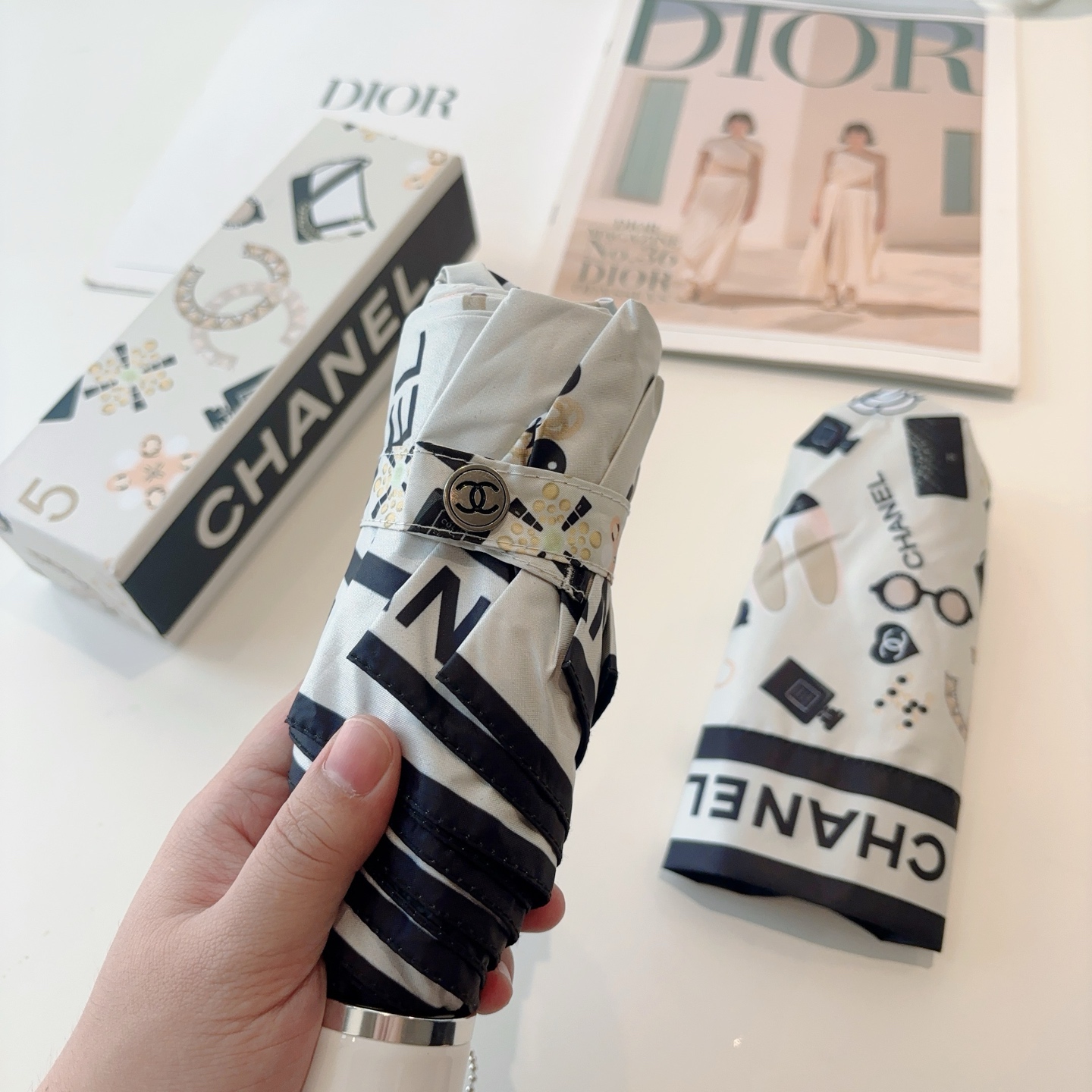 CHANEL（香奈儿）五折手动折叠晴雨伞 选用台湾进口UV防紫外线伞布 原单代工级品质  🌹