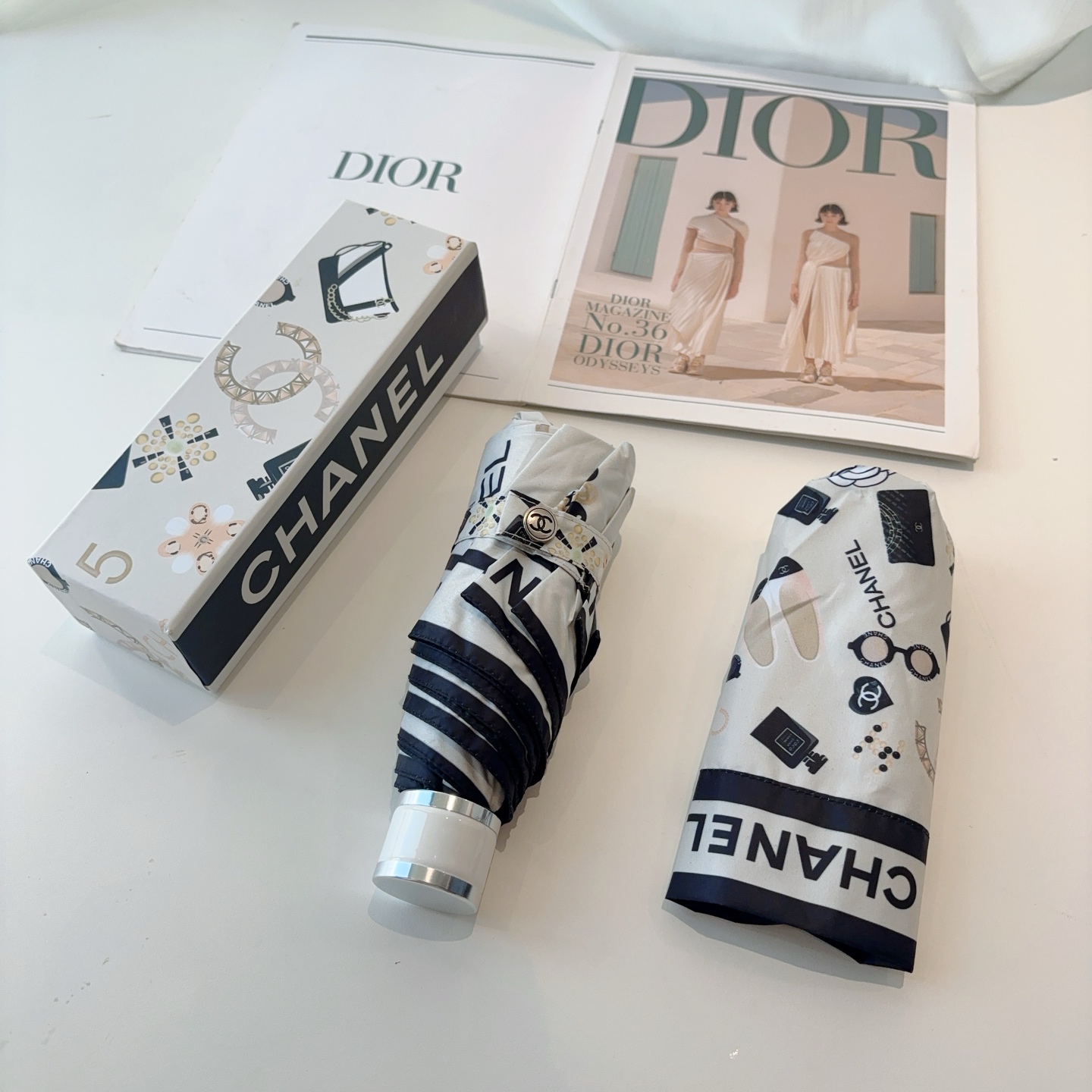  CHANEL（香奈儿）五折手动折叠晴雨伞 选用台湾进口UV防紫外线伞布 原单代工级品质  🌹