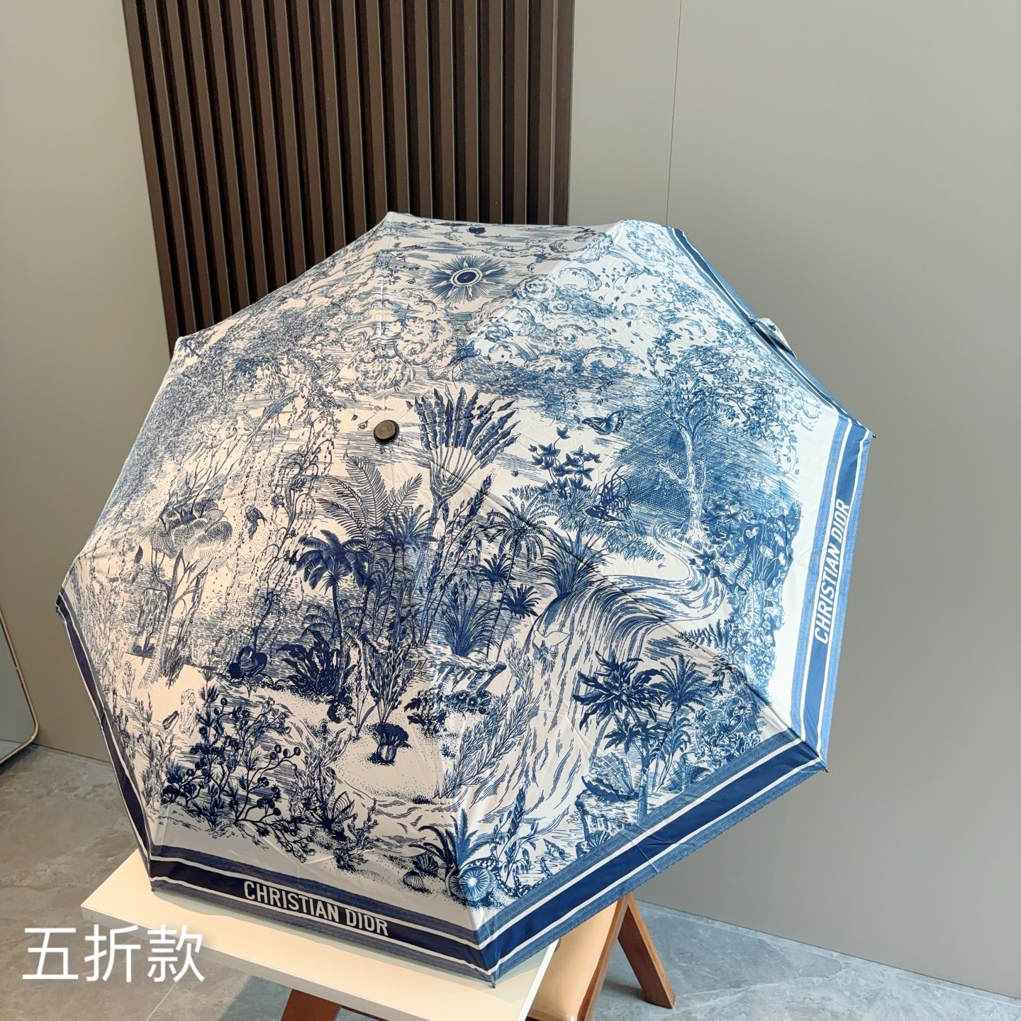  DIOR （迪奥） 五折手开折叠伞 超轻口袋 仅18cm  热卖款 时尚指数爆表 无论晴天雨天使用都相