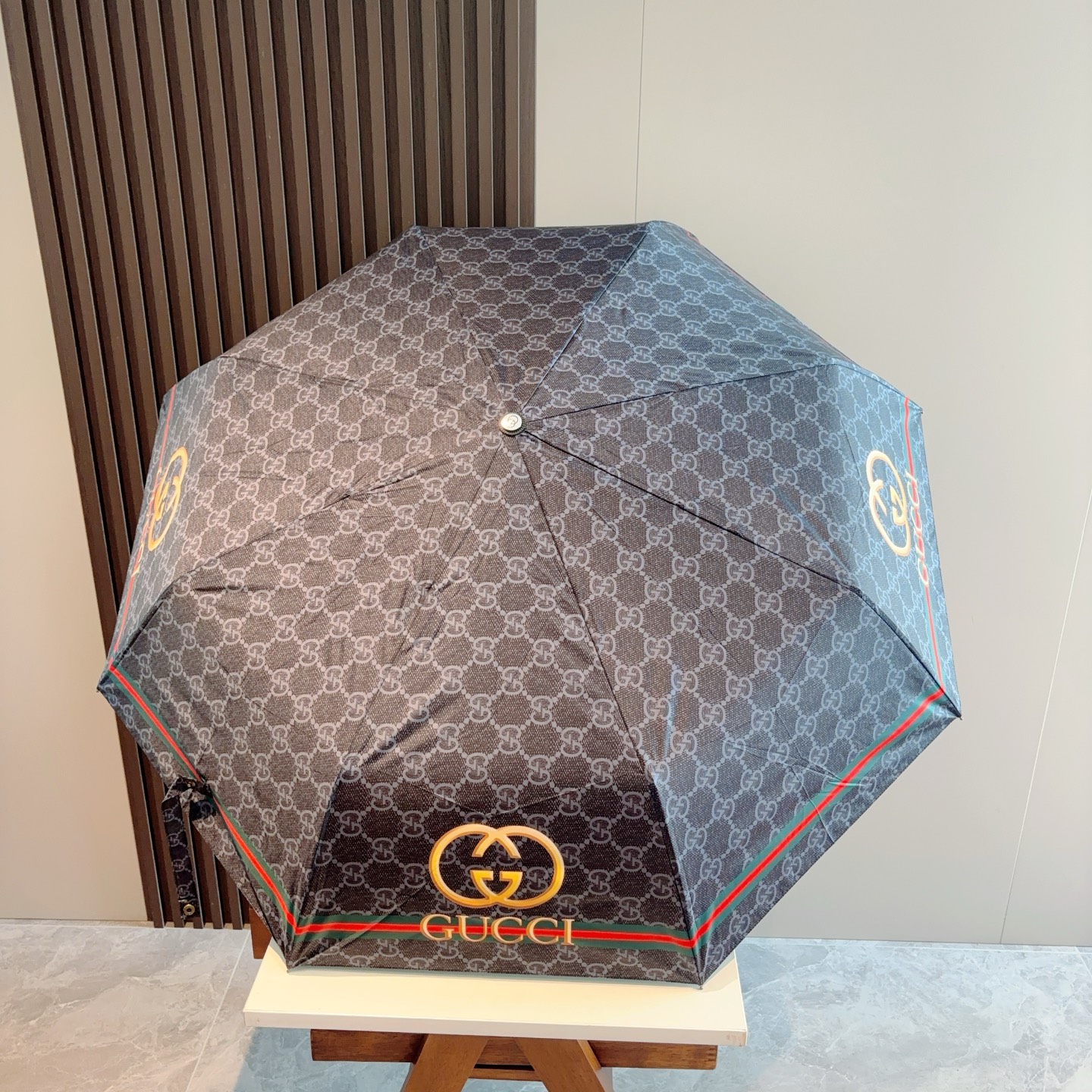  GUCCI（古奇）新款 三折自动折叠晴雨伞 选用台湾进口UV防紫外线伞布 原单代工级品质  🌹