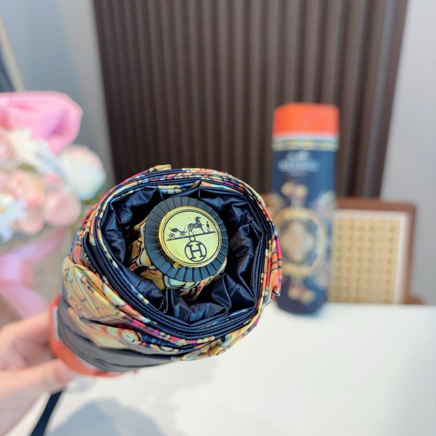     爱马仕（Hermès）   极品H家三折自动伞重磅呈现 以其精湛的工艺技术和源源不断的想像力 新