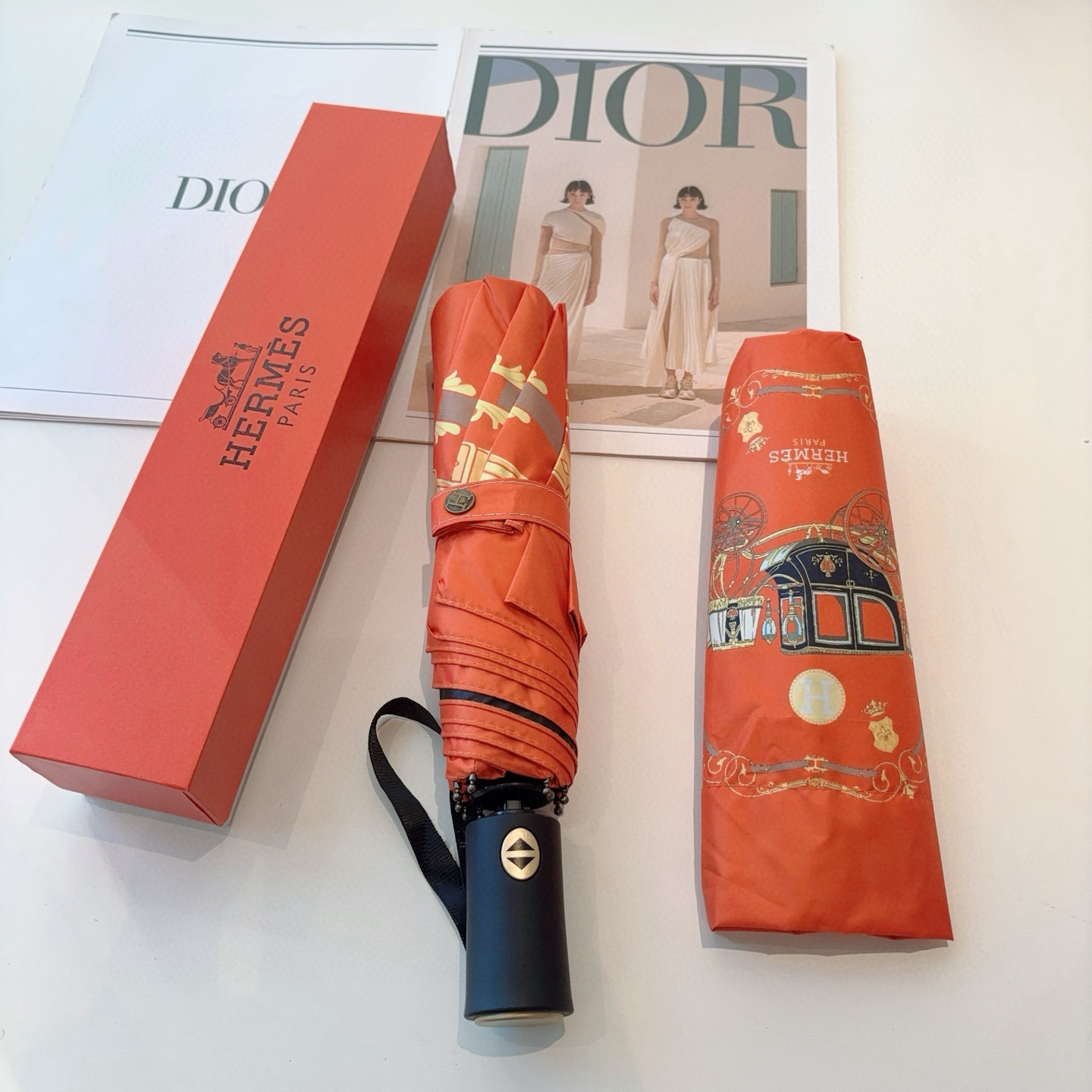     爱马仕（Hermès）   极品H家三折自动伞重磅呈现 以其精湛的工艺技术和源源不断的想像力 新