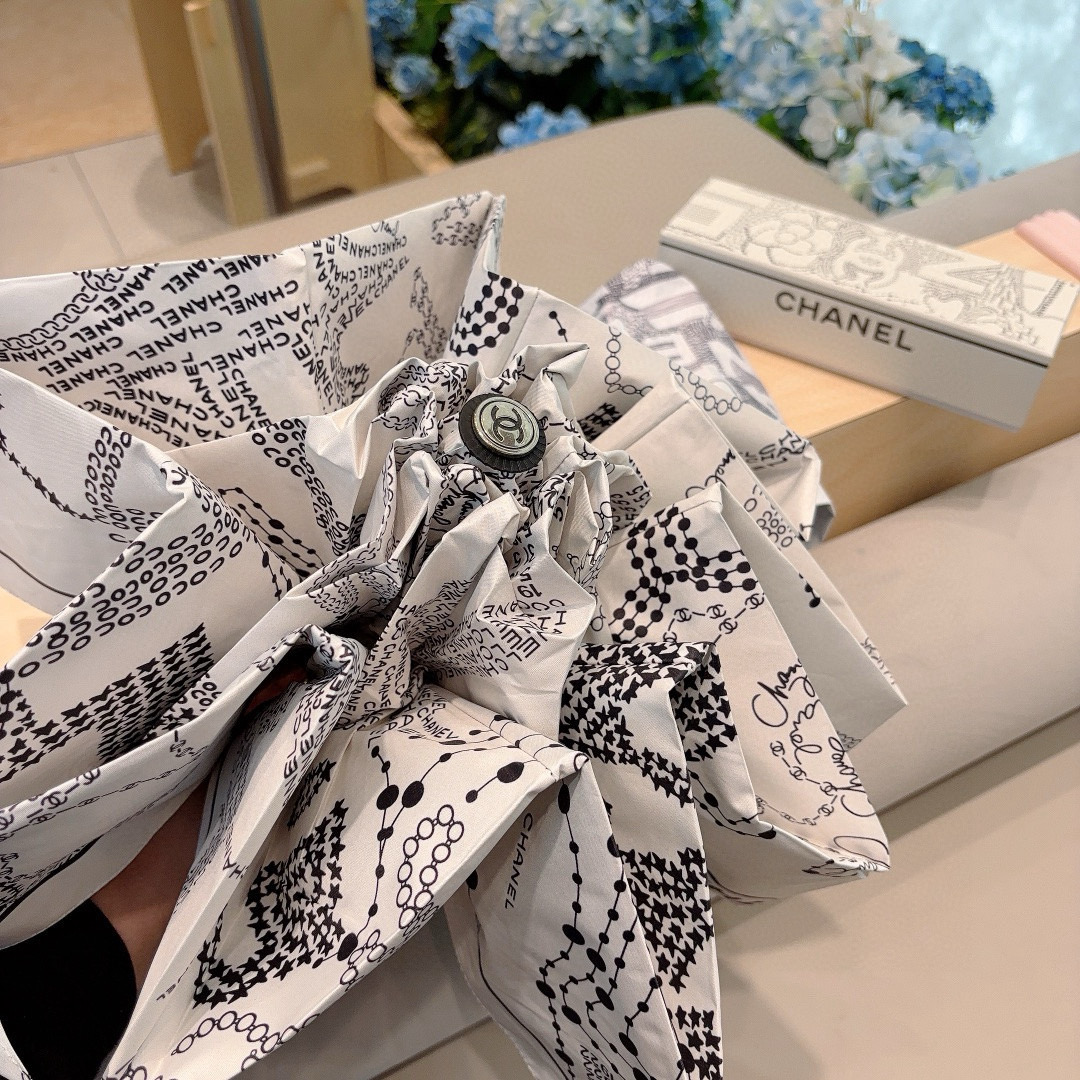  CHANEL（香奈儿）五折手动折叠晴雨伞 选用台湾进口UV防紫外线伞布 原单代工级品质  🌹

