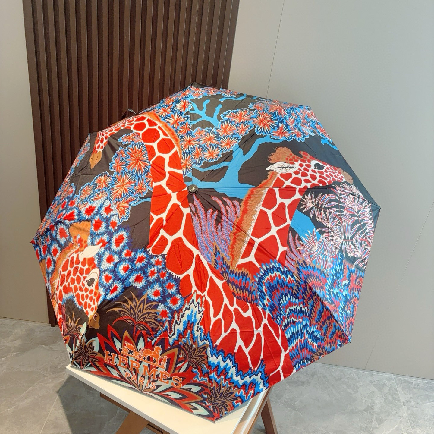     爱马仕（Hermès）   极品H家三折自动伞重磅呈现 以其精湛的工艺技术和源源不断的想像力 新