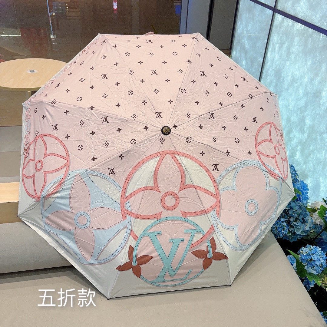  LOUIS VUITTON（路易威登）新款 五折伞 热卖款 时尚指数爆表 不论晴天雨天使用都相得益彰 