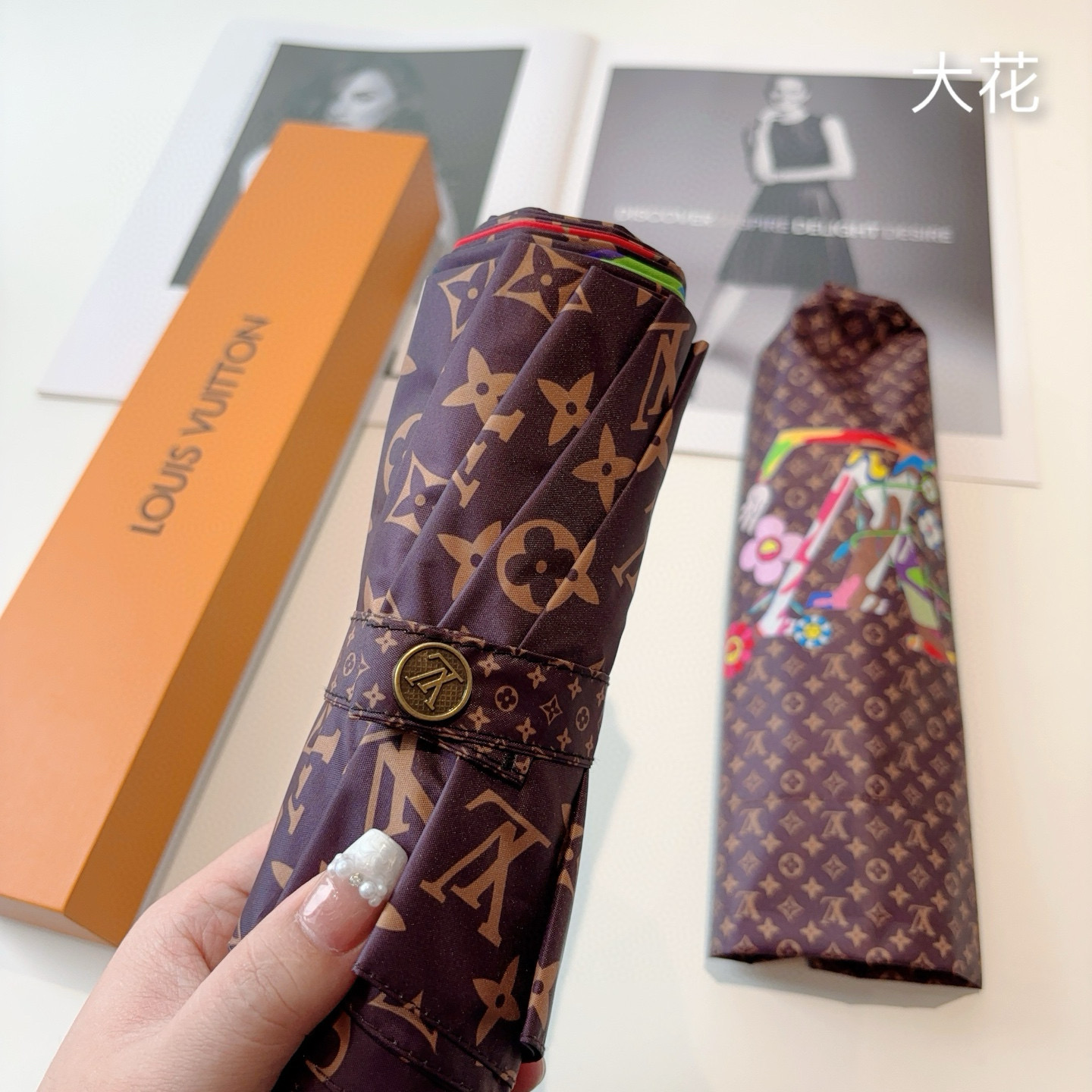 LOUIS VUITTON （路易威登）新款 三折自动折叠晴雨伞 新涂层技术深色伞面 拥有令人惊喜的遮光