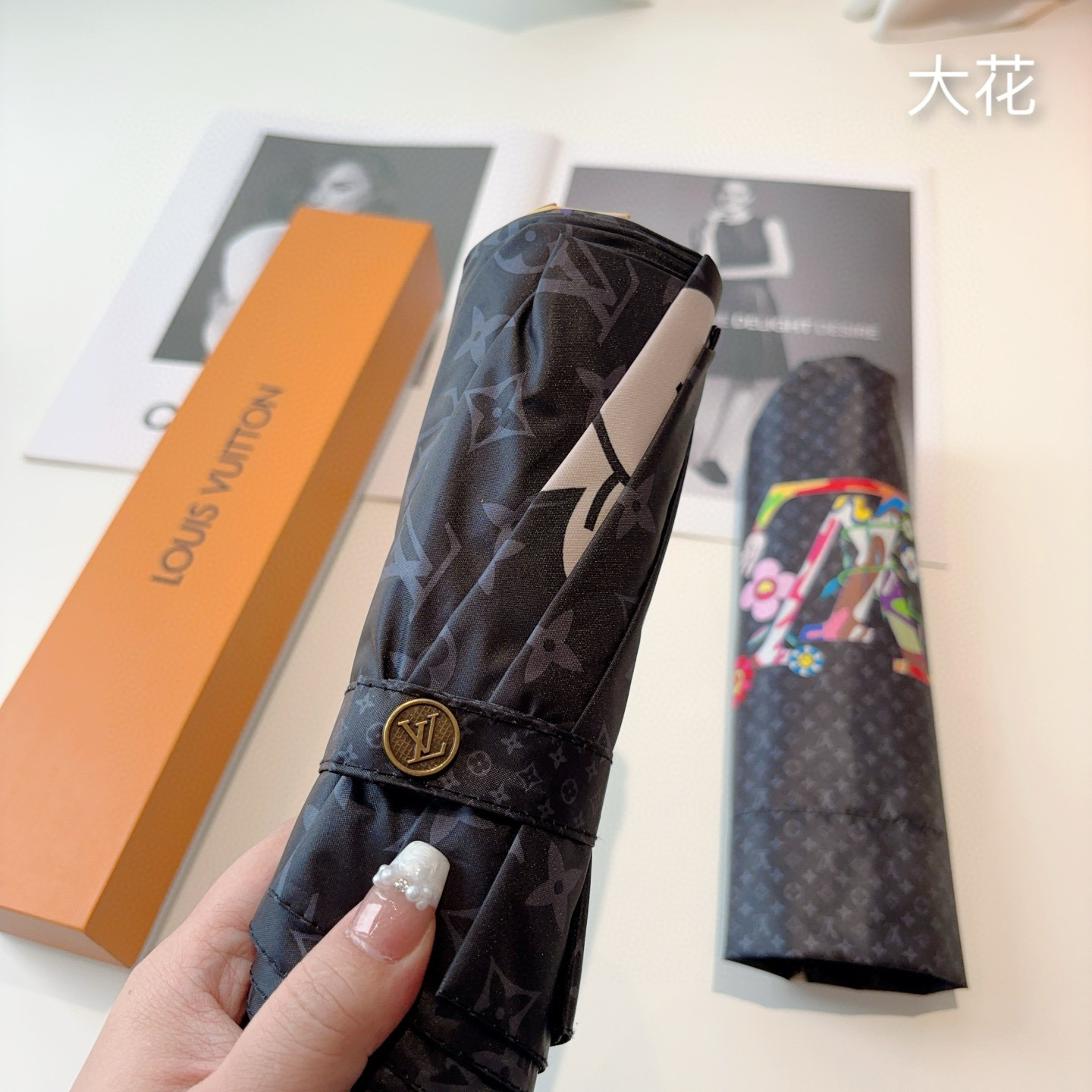 LOUIS VUITTON （路易威登）新款 三折自动折叠晴雨伞 新涂层技术深色伞面 拥有令人惊喜的遮光